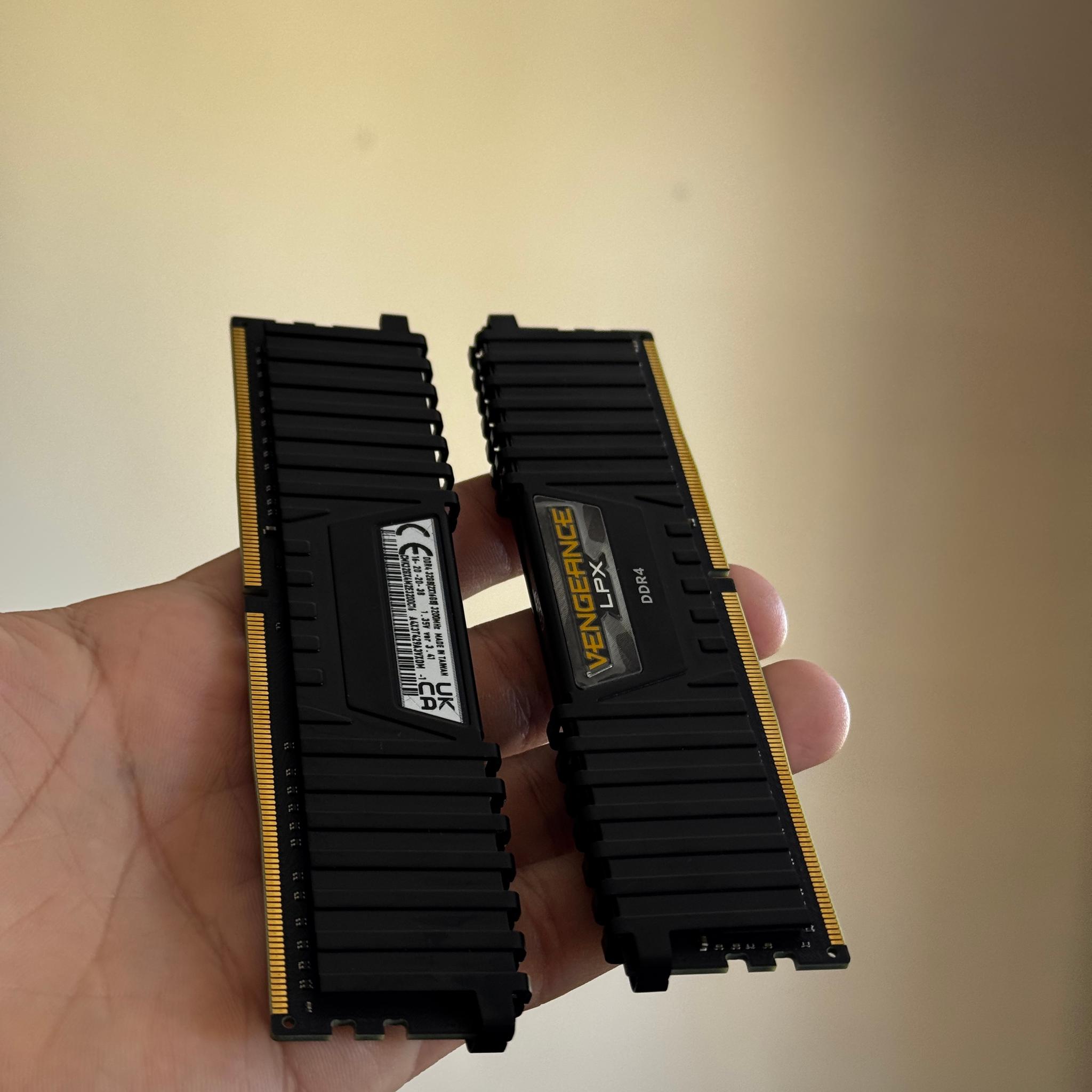 Corsair Vengeance LPX DDR4 RAM kit - 32gb (2x16) 3200mHz - USED/GREAT
