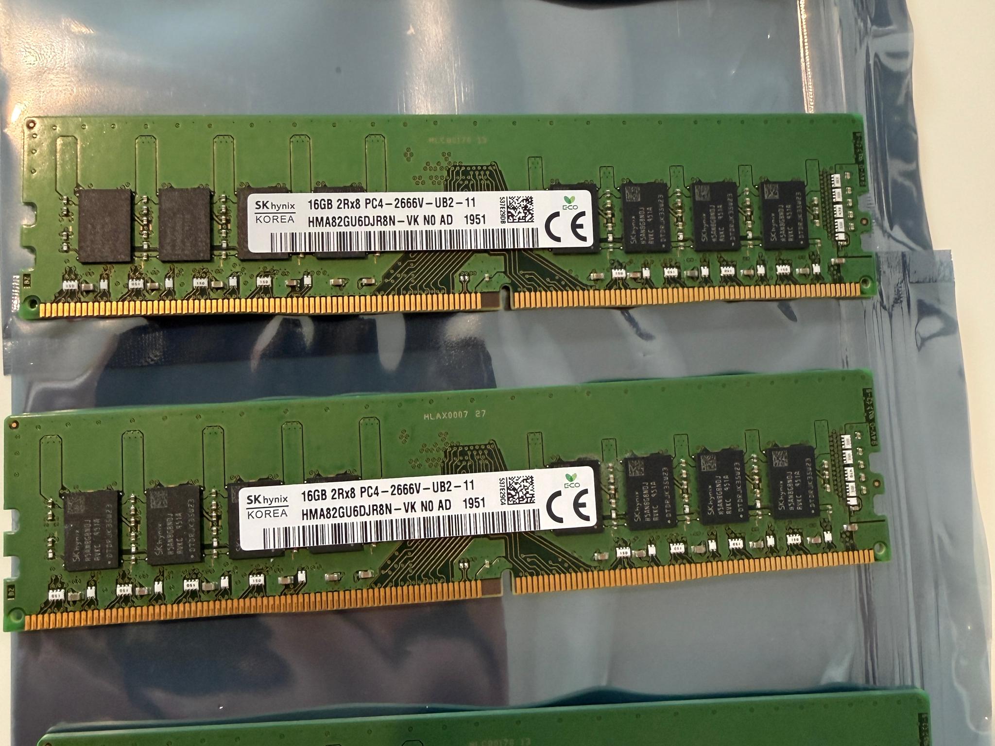 SK hynix HMAA2GU6CJR8N-XN 16GB - Image 1