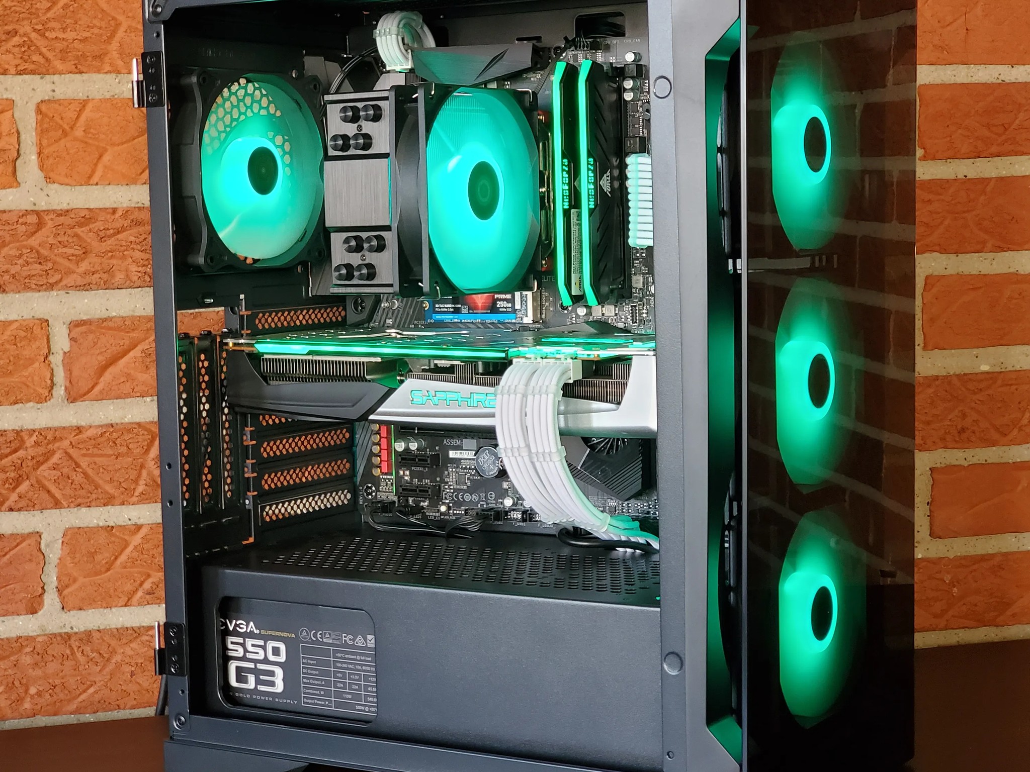 GAMING PC // RX 5700XT // RYZEN 5 // 16GB RAM