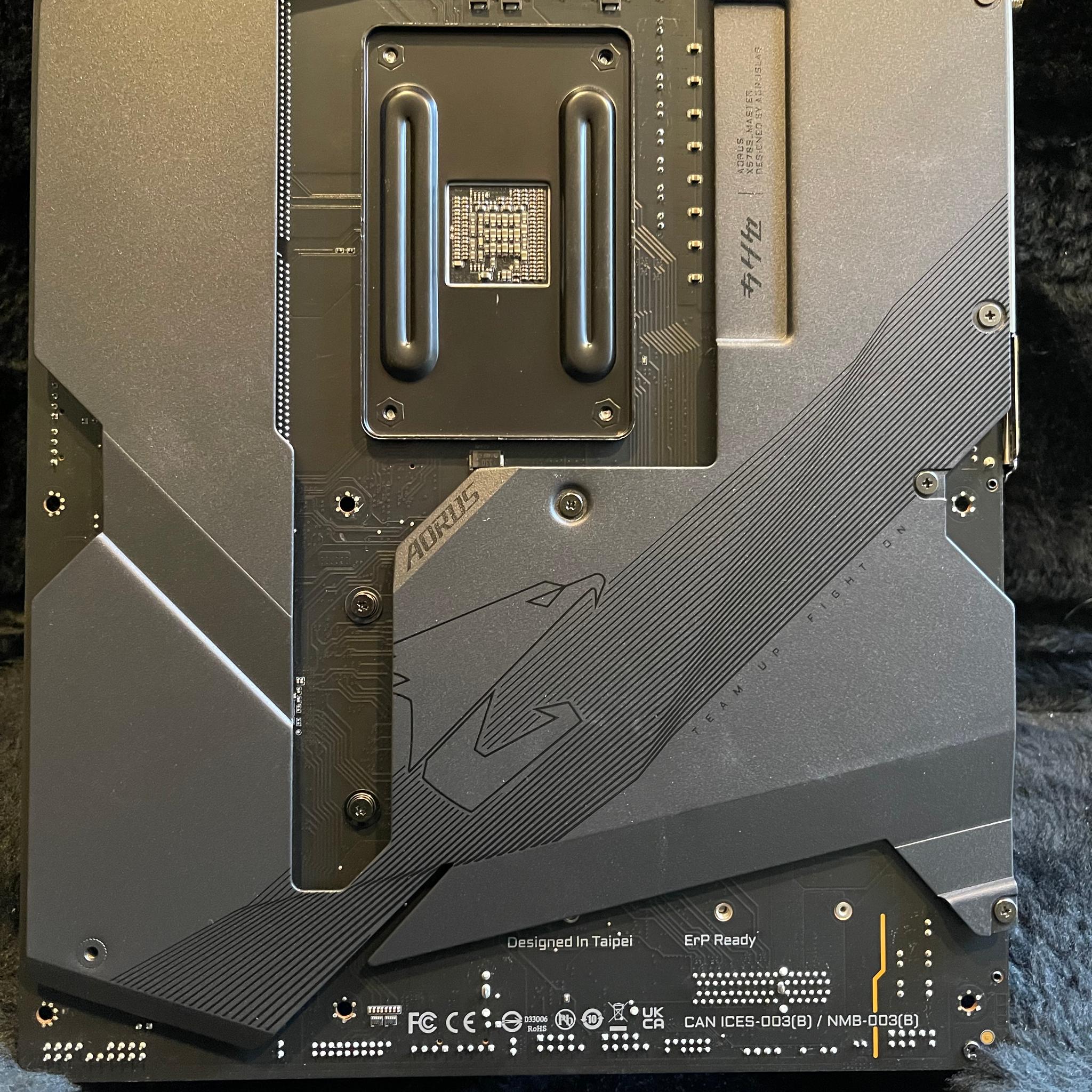 Gigabyte Aorus Master X570S / Ryzen 9 5950X / Team Group T-Force Vulcan Z 64gb (2-32gb) DDR4 3600