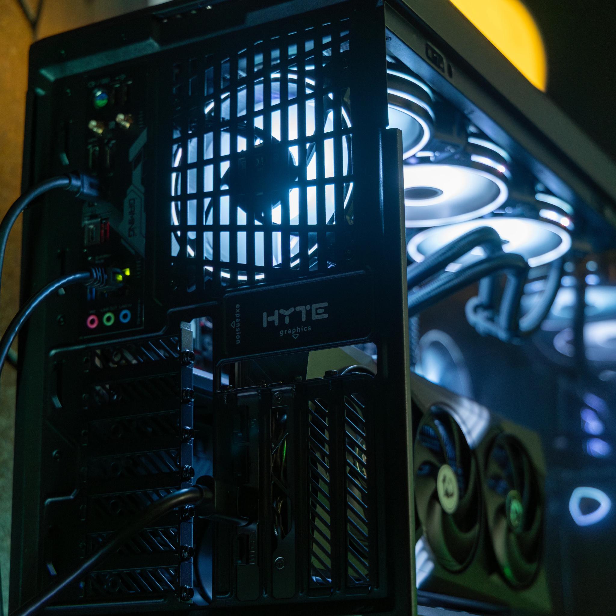 ☄️ Onyx 2.0 ☄️ RTX 5070ti / AMD R7 9700X / 2TB NVME / 32GB DDR5 RAM / 360 AIO / Windows 11 Pro