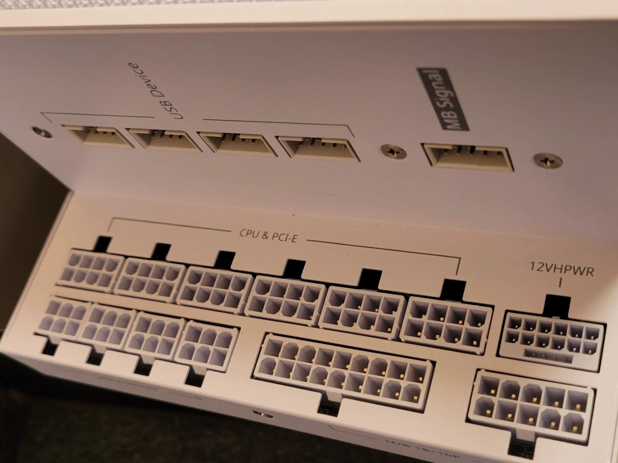 Lian Li Edge 1000W ATX 3.1 Power Supply, White