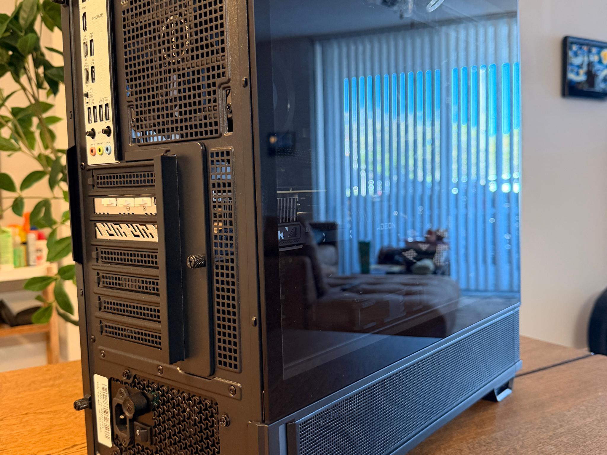 The Dark Knight – Sleeper High-End Gaming PC | 9850X3D | RX 9070 XT | WiFi 7 | No RGB