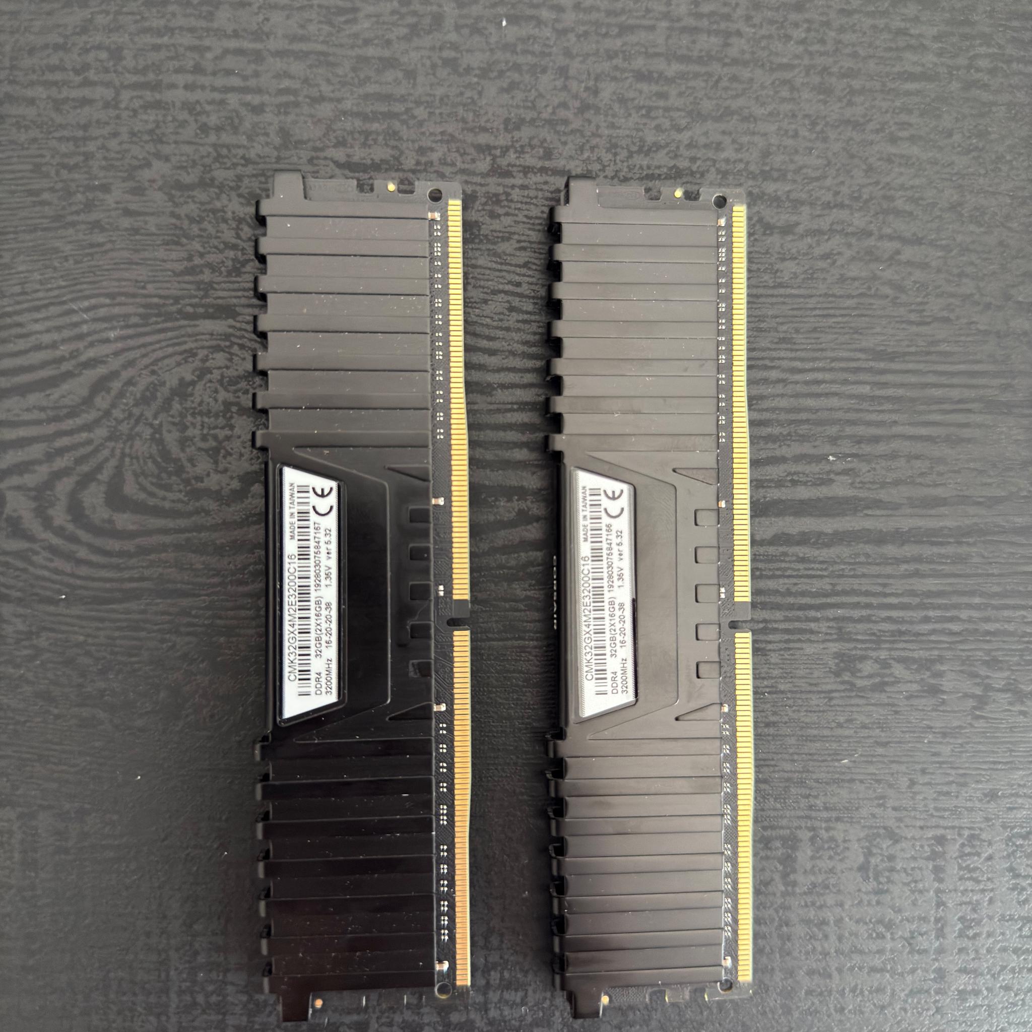 32GB DDR4 Corsair Vengeance RAM