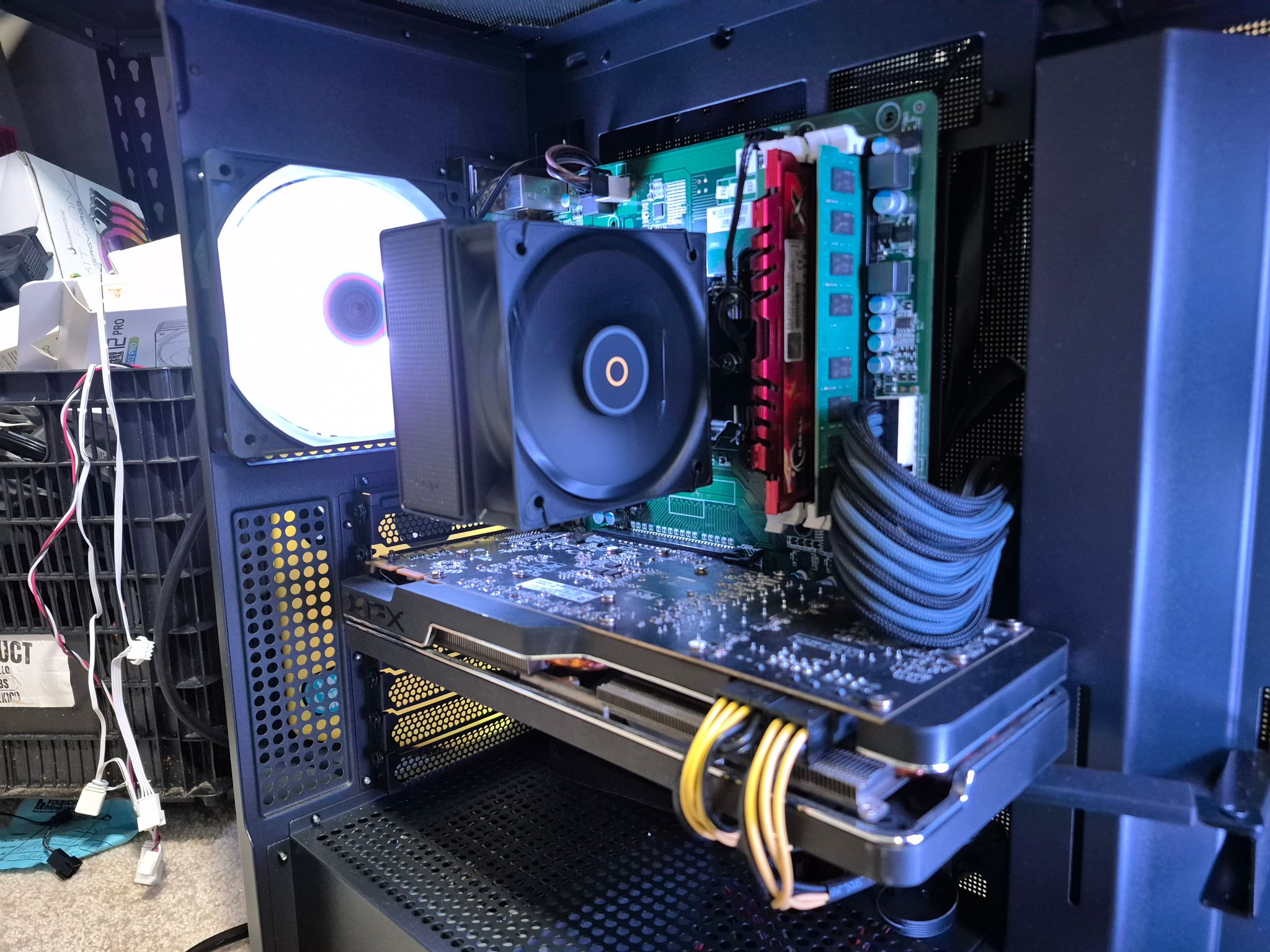80 FPS Fortnite | i5-4590 , 16GB RAM, 480GB SSD, R9 280 3GB, RGB, Wifi