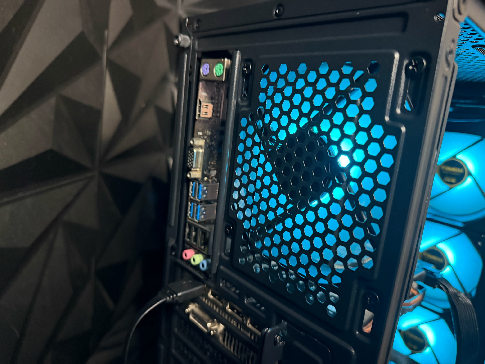 💅🔥 THE BUDGET BADDIE 8780 🔥💅i7 8700T| RX 580| 16 GB DDR4|500 GB SSD| 650W PSU