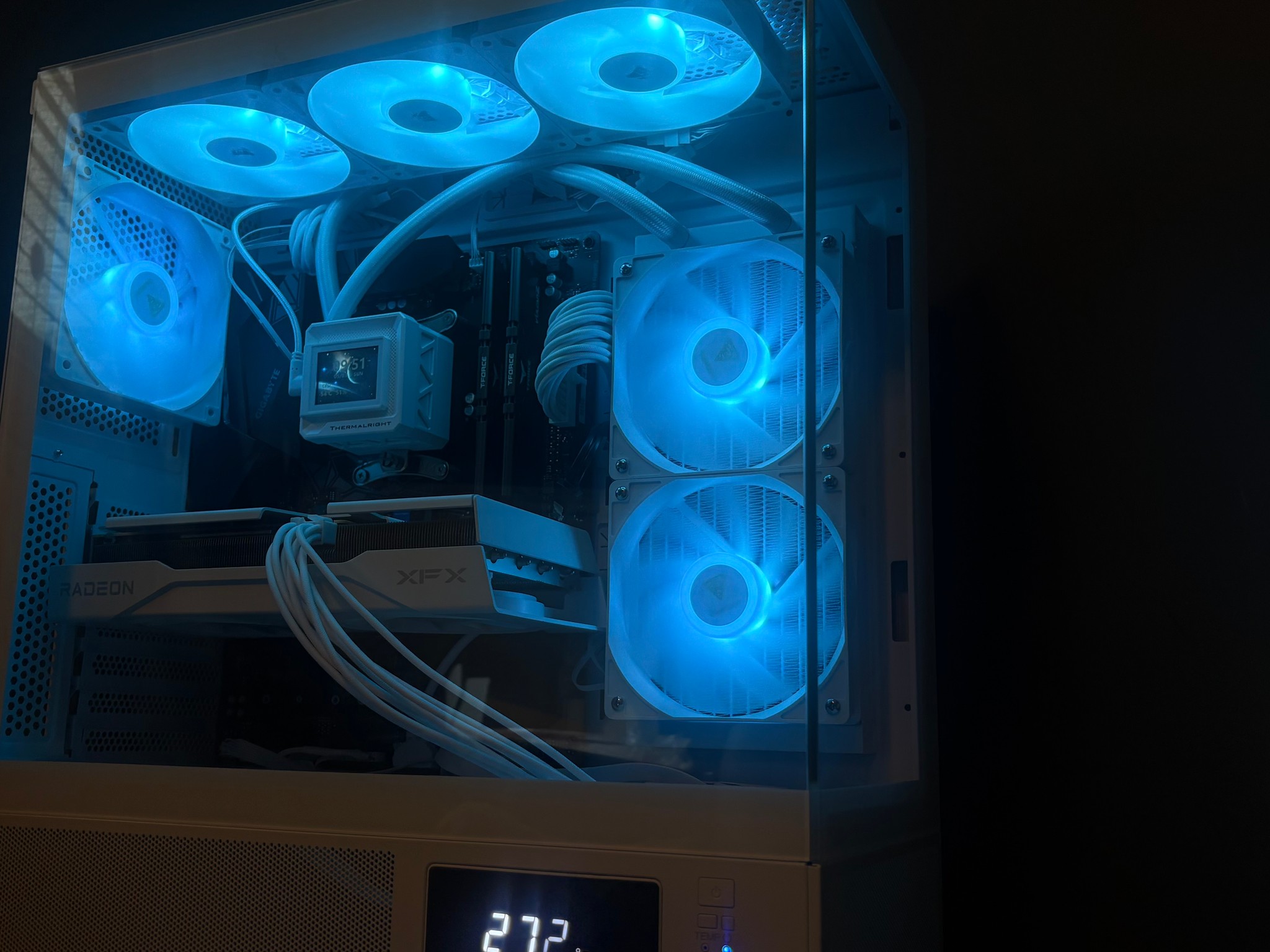 High End 9060XT 8GB/Ryzen 5 5500/All white Gaming Pc