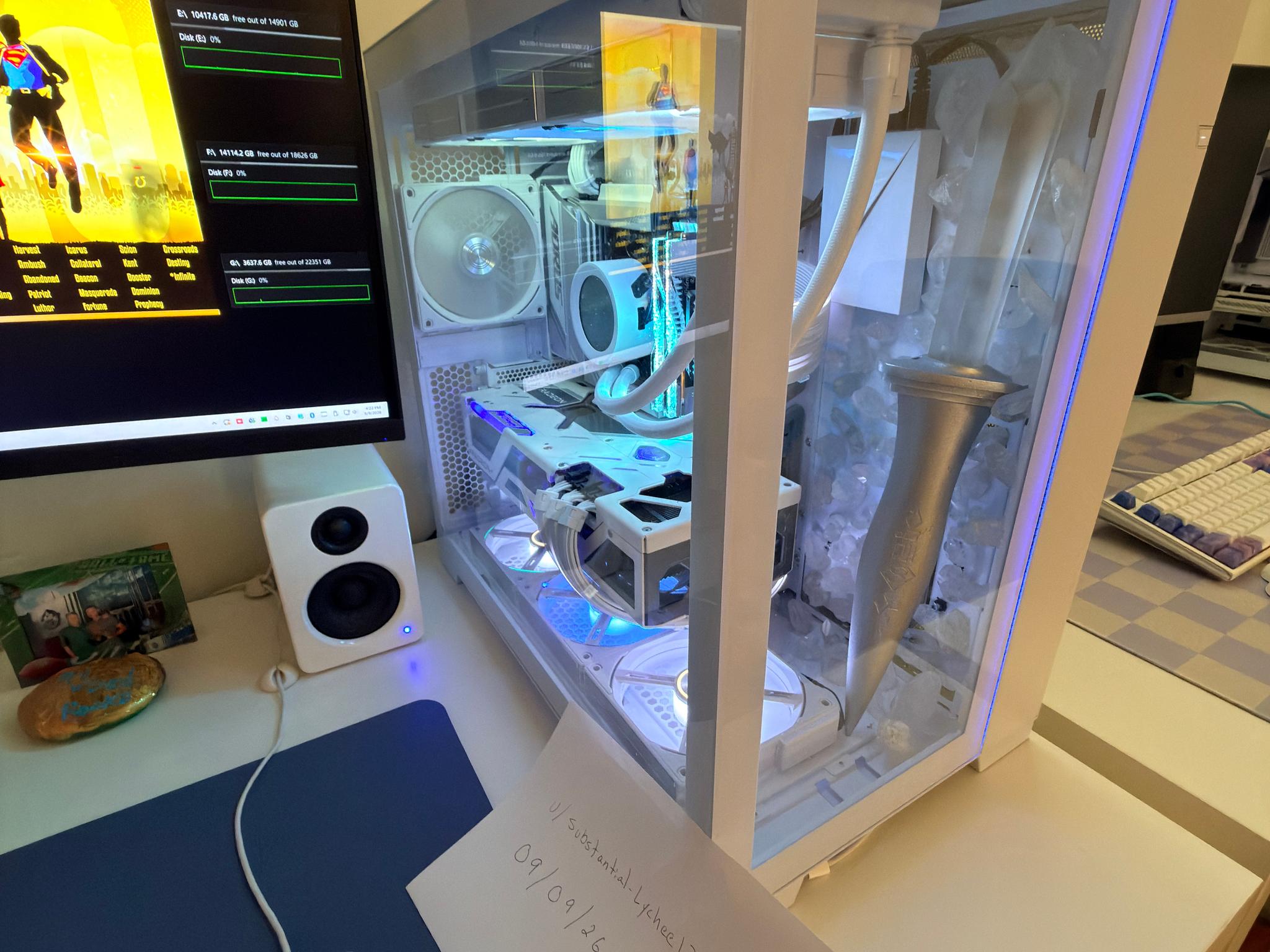 High-End, Perfect Gaming PC - Sapphire Nitro+ RX 6950 XT, Ryzen 9 9950X, 64GB RAM, Lian Li O11 XL