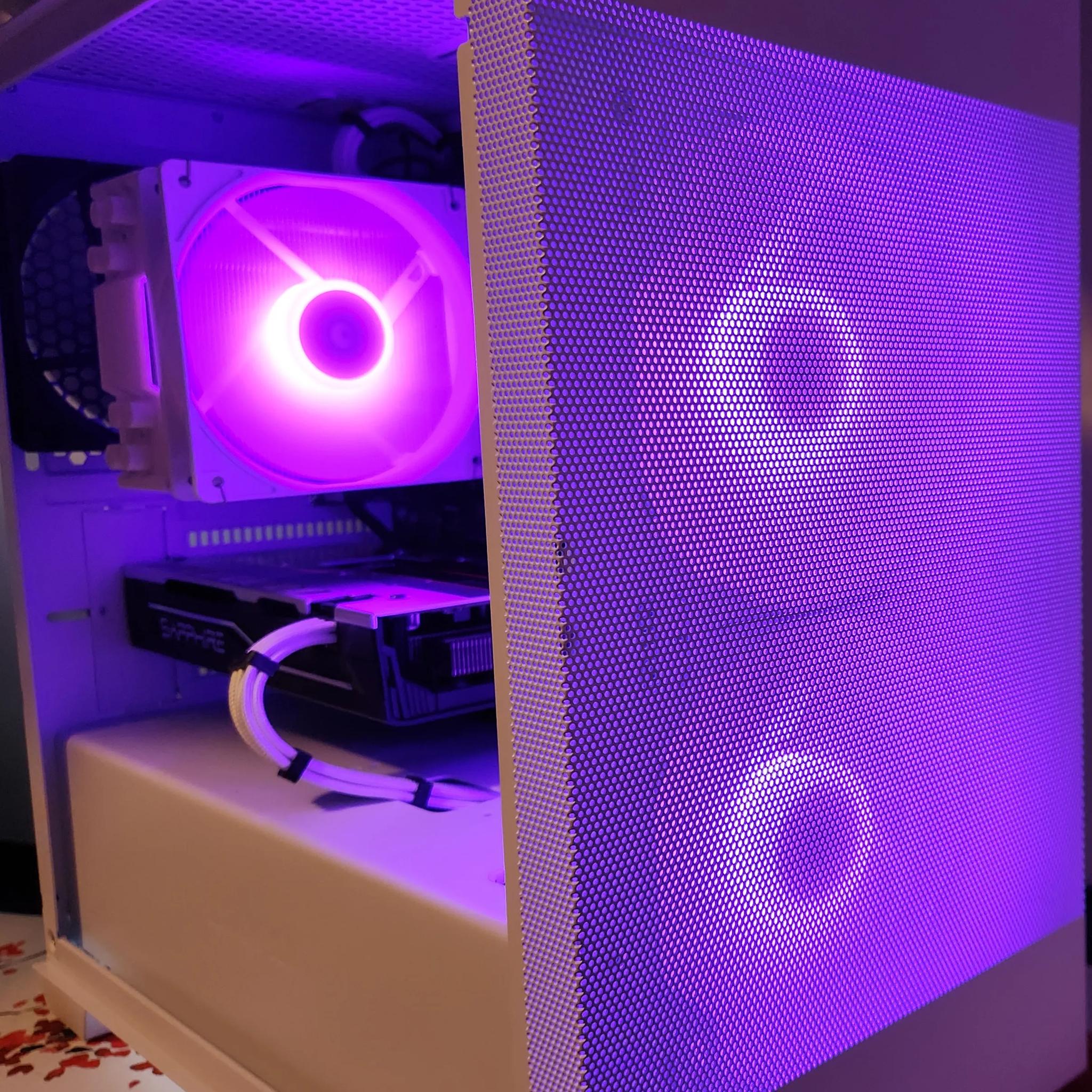 Frosty Mini Mesh PC Ryzen 5 / 16GB DDR4/ 1TB SSD / RX 580 8GB