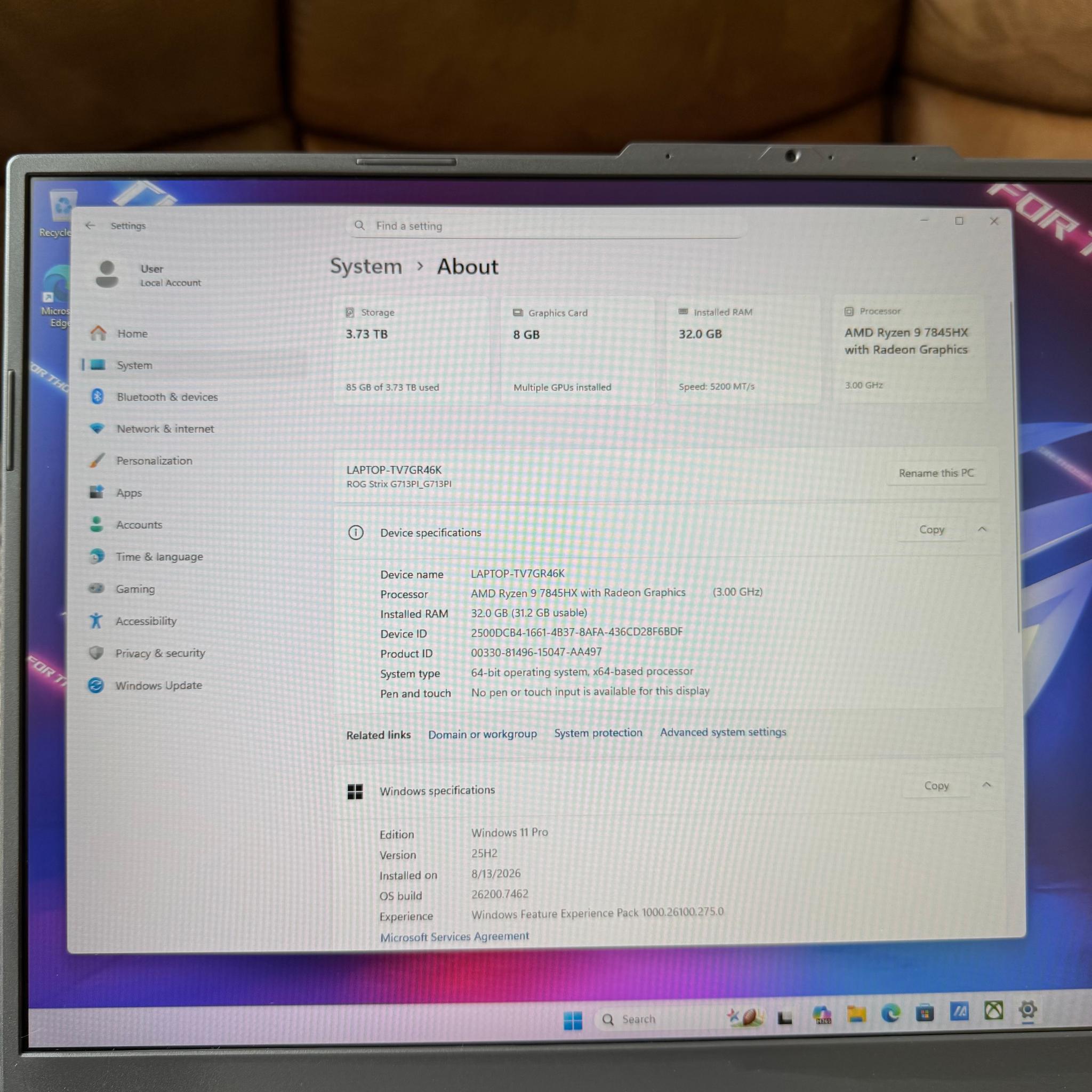 RTX 4070 / Ryzen 9 7845HX / 32GB DDR5 Ram / 4TB SSD / 17.3 inch screen / 144Hz / Gaming / creator