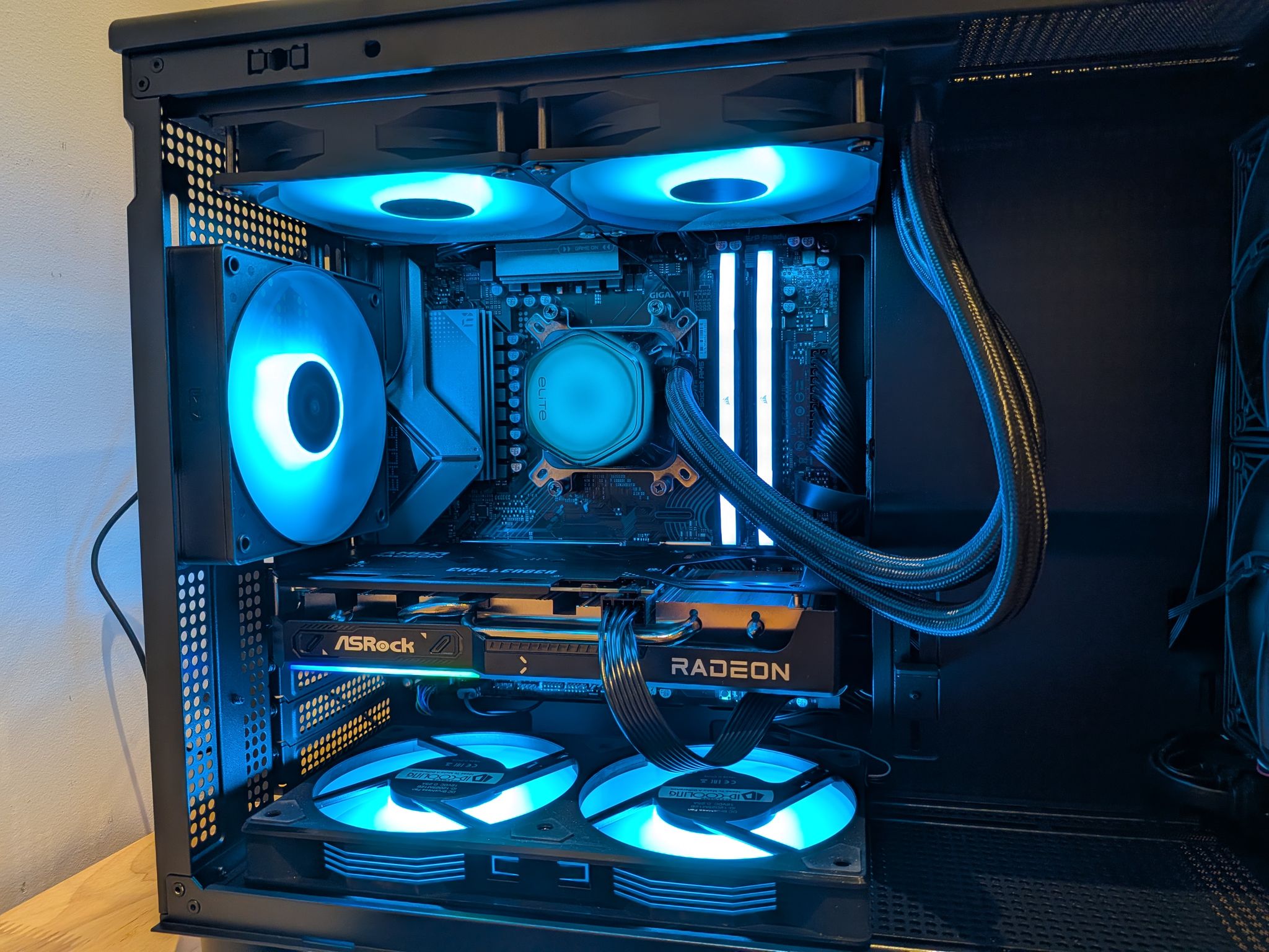 1440p Aqua - RX 9060 XT 16GB, Ryzen 5 9600X, 32 GB DDR5 RAM, 1 TB Gen 4 NVME, Liquid Cooled, RGB