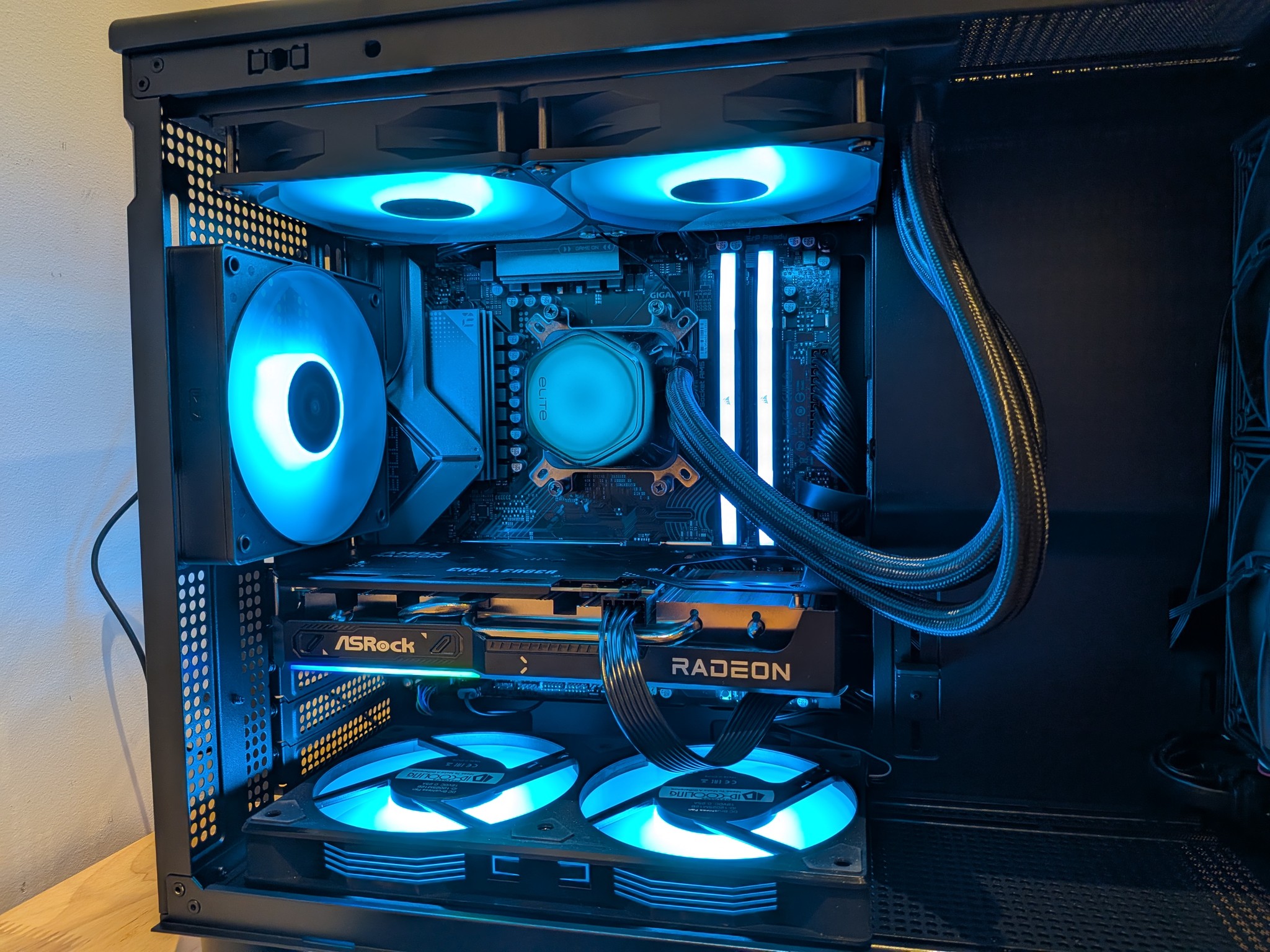 1440p Aqua - RX 9060 XT 16GB, Ryzen 5 9600X, 32 GB DDR5 RAM, 1 TB Gen 4 NVME, Liquid Cooled, RGB