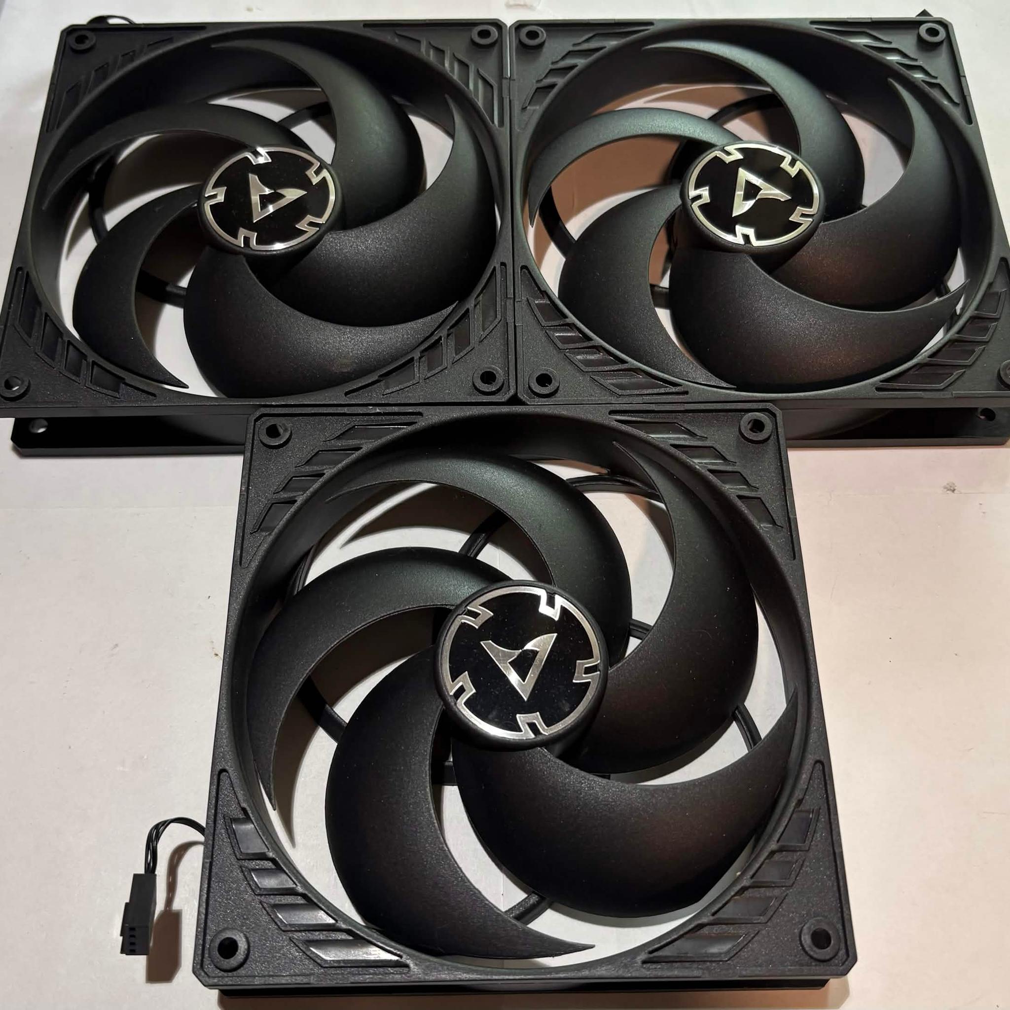 ARCTIC P14 PWM PST 140mm Fans - 3 Pack Condition