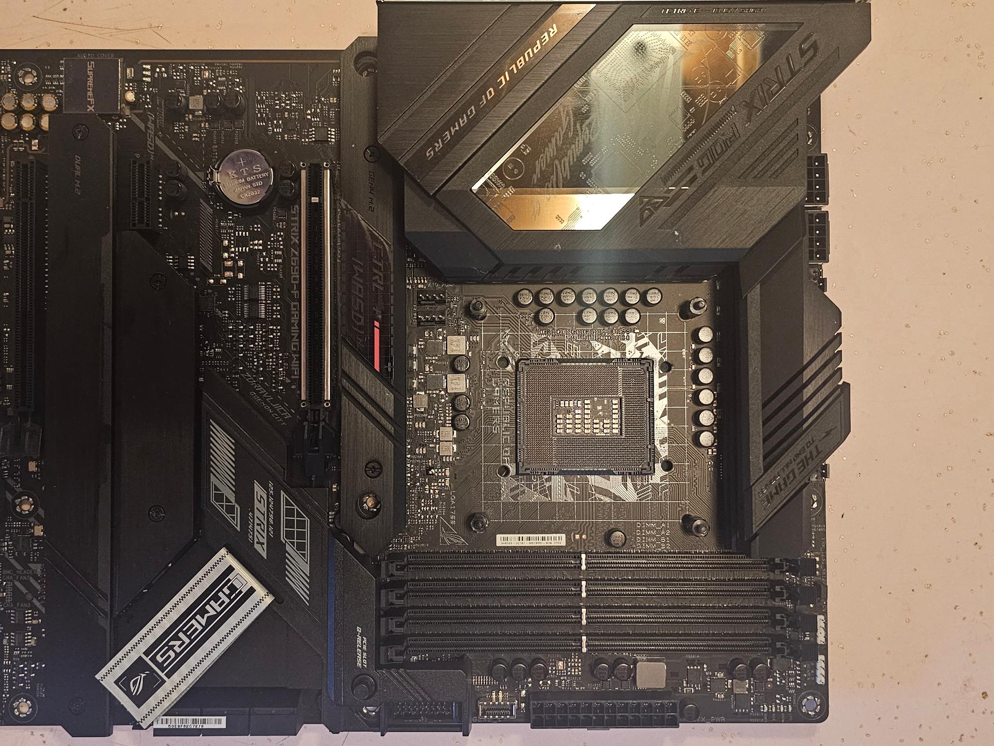 ASUS rog strix z690-f