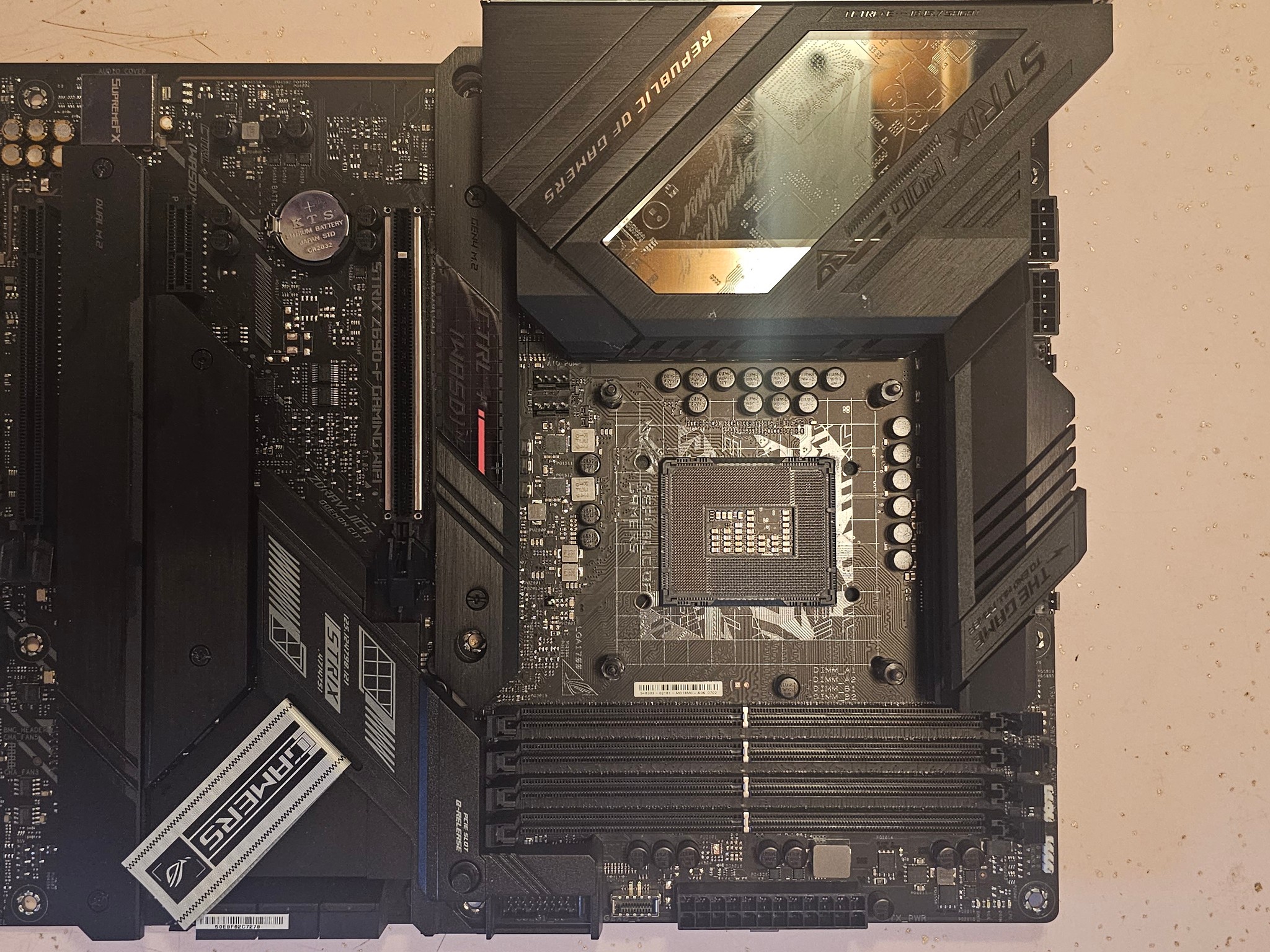 ASUS rog strix z690-f