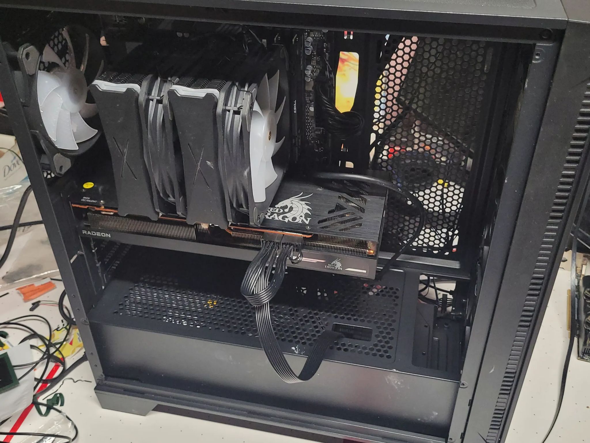 Custon BUild Gaming PC. AMD Ryzen 5 7600x, 32gb of ddr5, and 1tb nvme, rx 6800