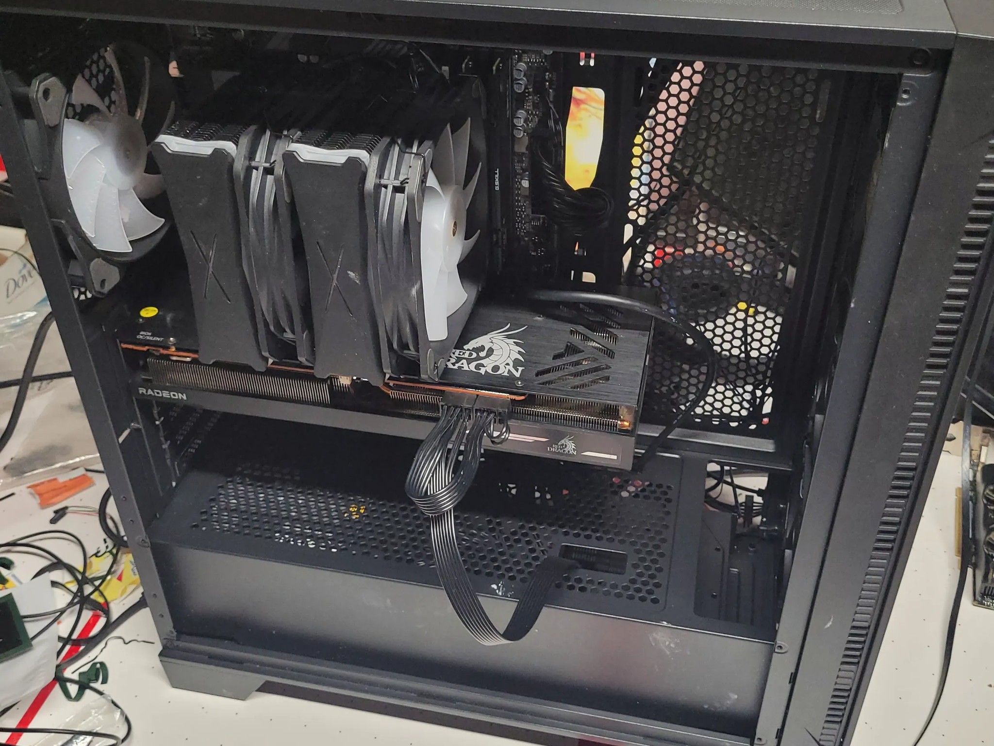 Custon BUild Gaming PC. AMD Ryzen 5 7600x, 32gb of ddr5, and 1tb nvme, rx 6800