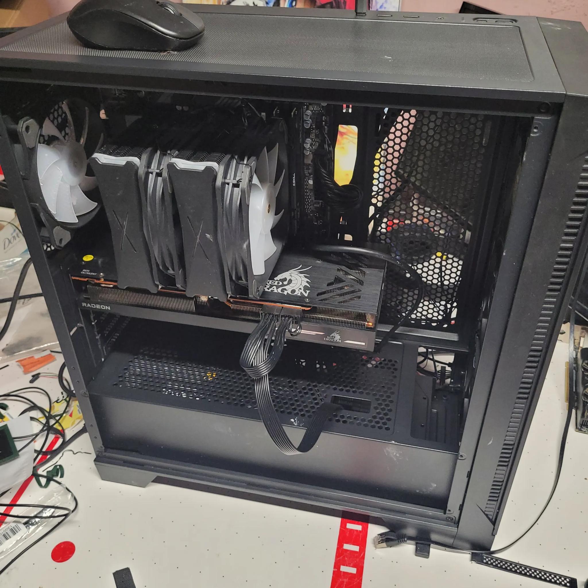 Custon BUild Gaming PC. AMD Ryzen 5 7600x, 32gb of ddr5, and 1tb nvme, rx 6800