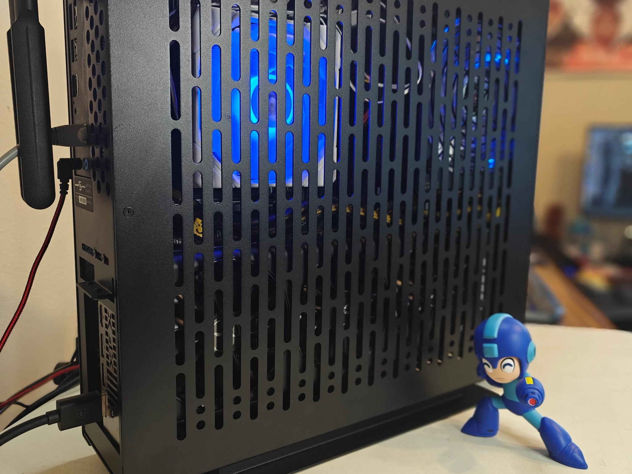 *RARE* Living Room SFF Case 🛋️🎮 | Ryzen 7600 | Radeon 6800 | 32GB DDR5 | 1TB NVMe SSD