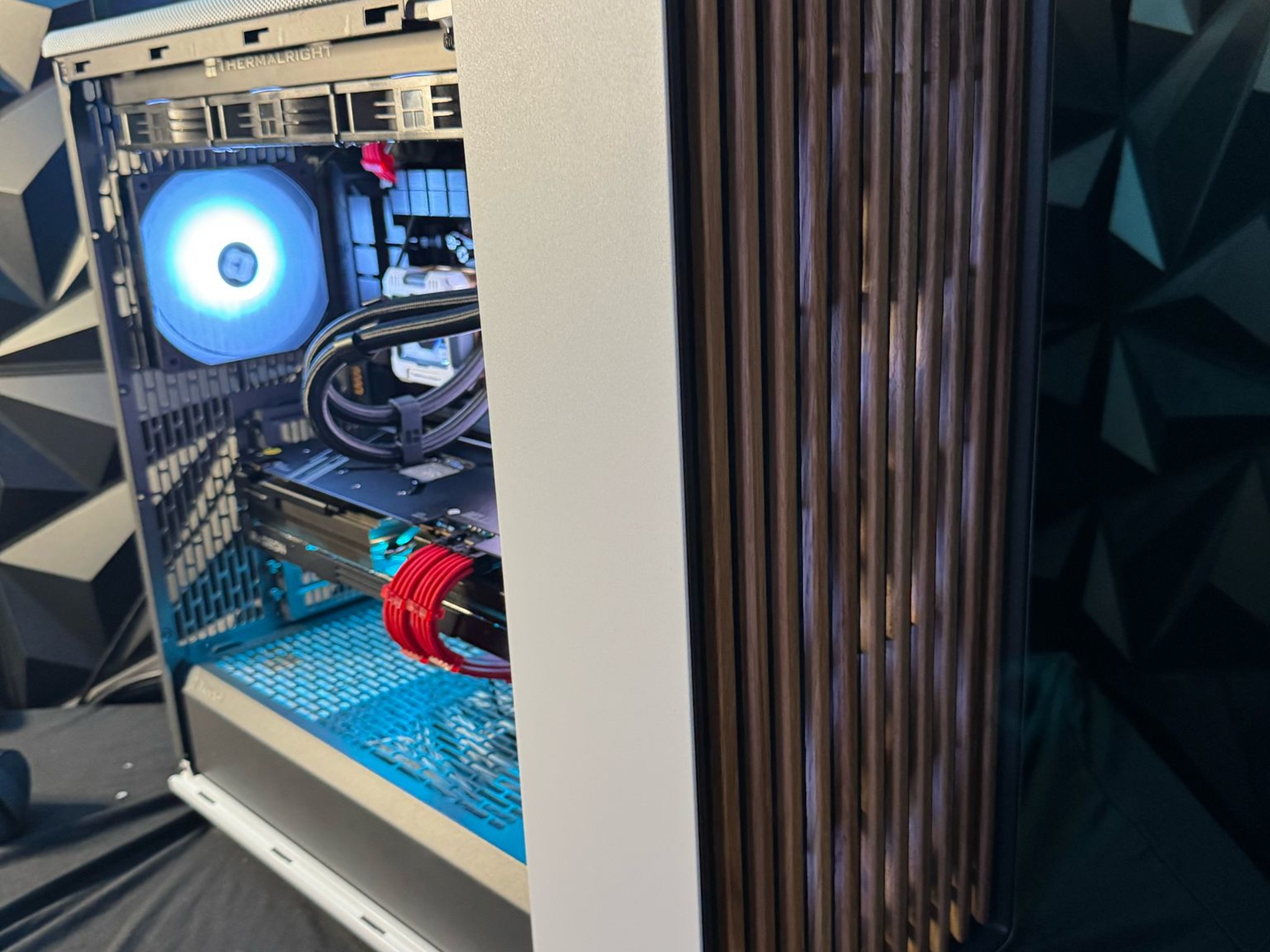 🪵 Big Woody 🪵 Ryzen 9900X| 7900XTX 24 GB| 32 GB DDR5 6000Mhz|3.25 TB NVMe|