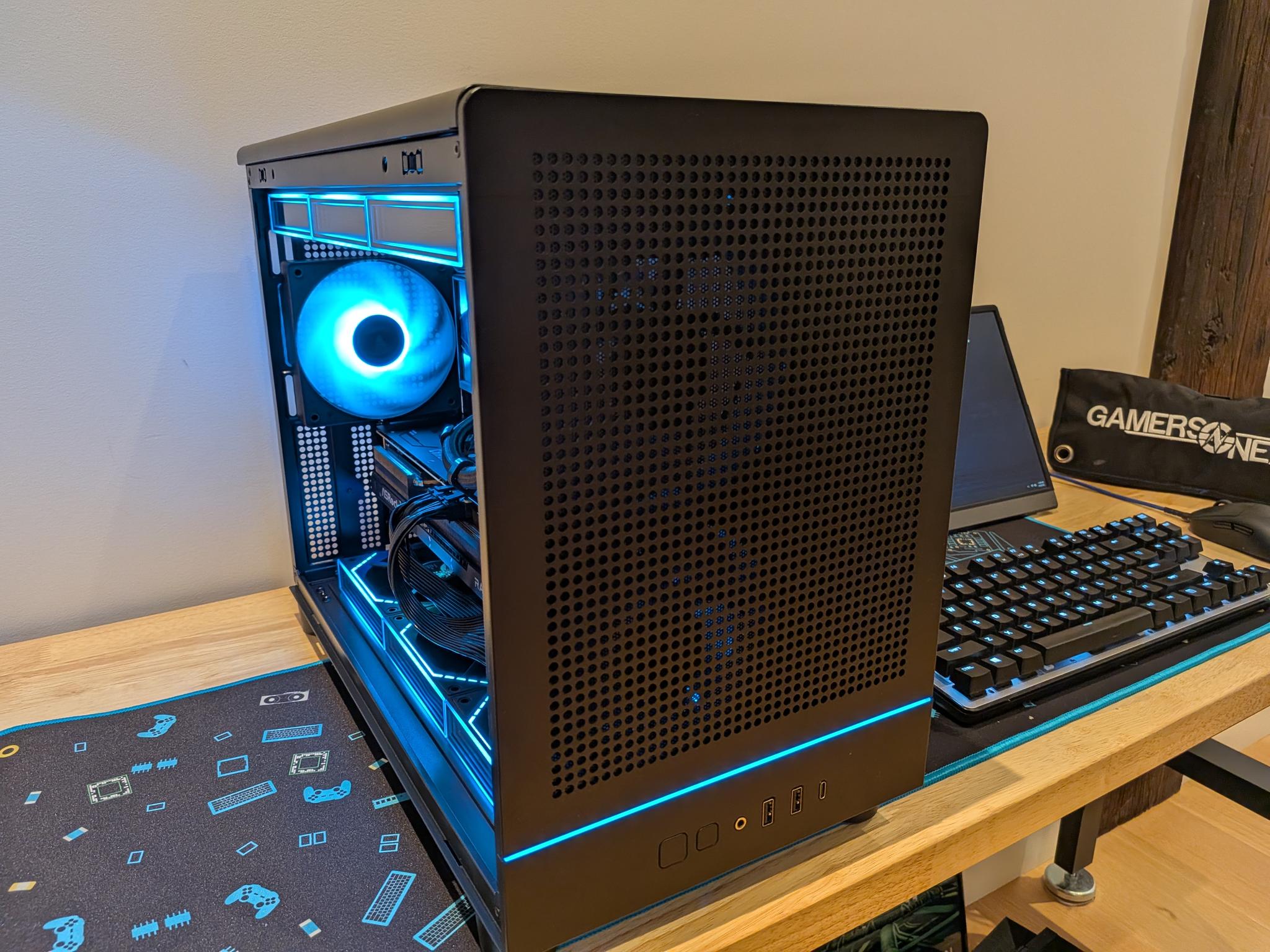 4K Aqua - RX 9070 XT, Ryzen 7 9700X, 32 GB DDR5, 2 TB Gen 4 NVME, Liquid Cooled, RGB