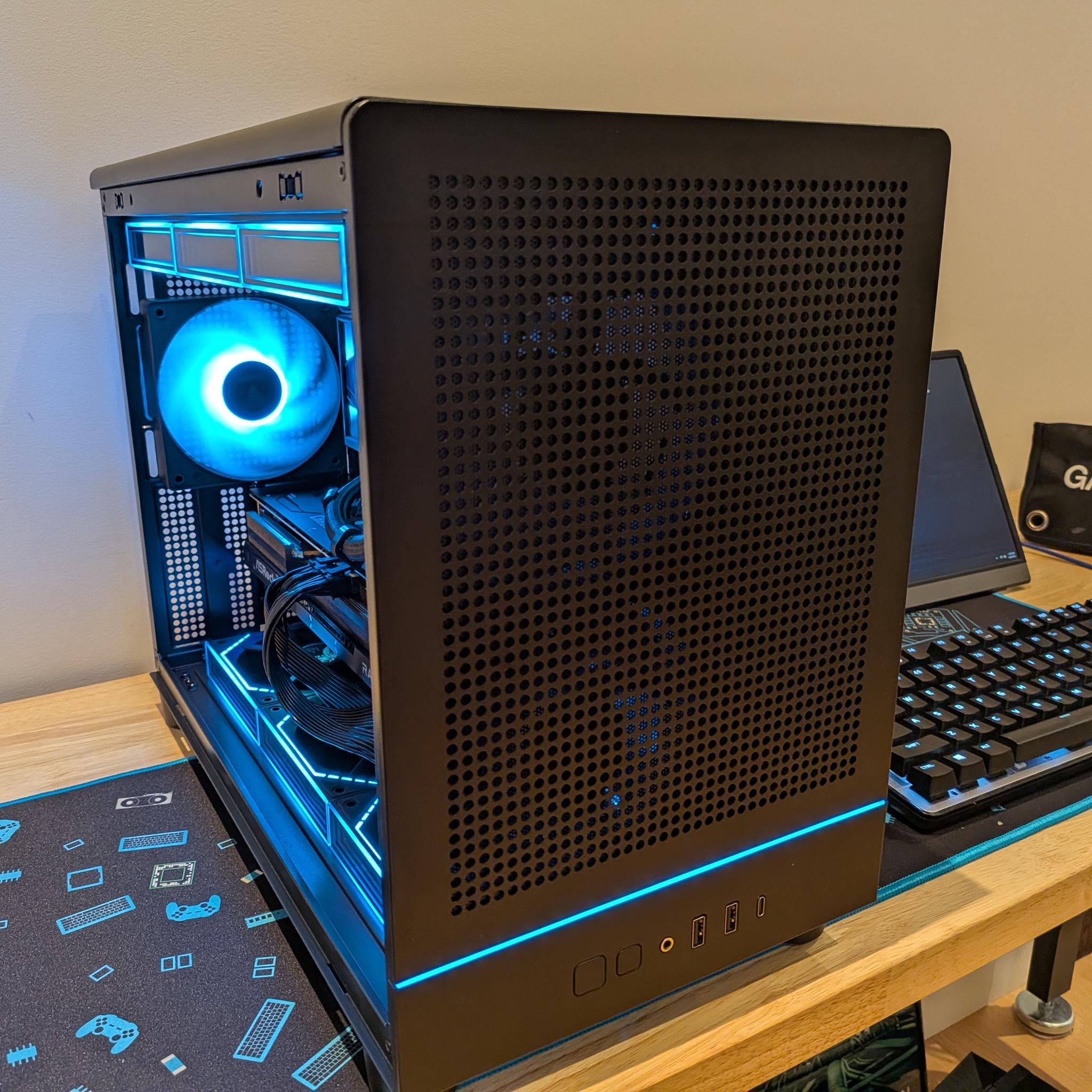 4K Aqua - RX 9070 XT, Ryzen 7 9700X, 32 GB DDR5 RAM, 2 TB Gen 4 NVME, Liquid Cooled, RGB
