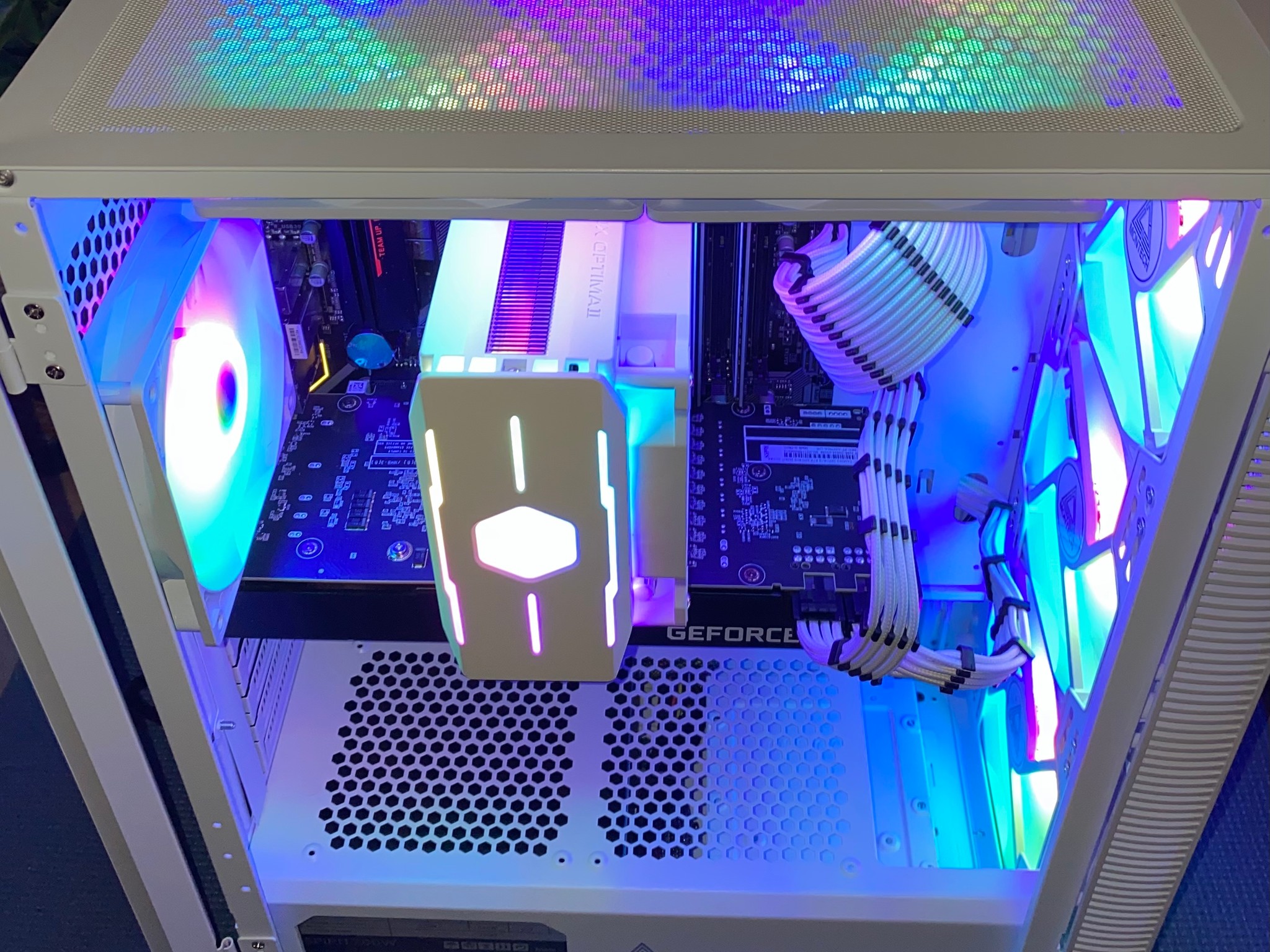 (White) Gaming PC| Ryzen 5 5600|RTX 3070 8GB| 32GB DDR4 3200MHz CL16|1TB M.2 NVMe SSD|Windows 11 Pro