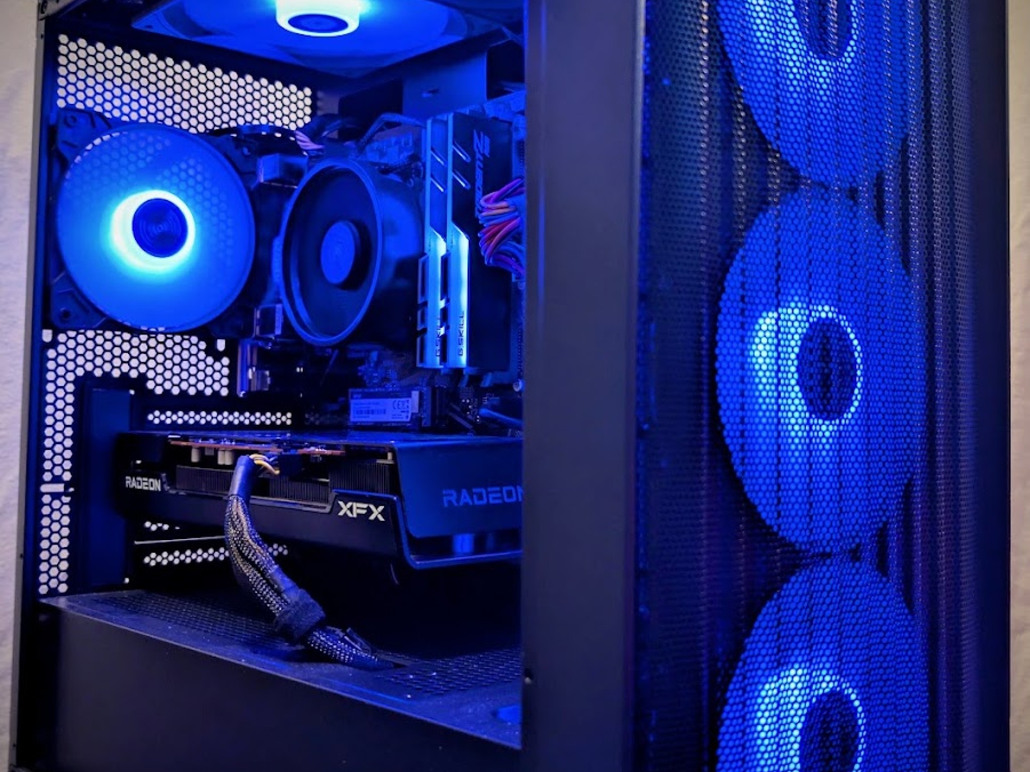 SCOUT QUEST: Ryzen 5 5500 |  6600xt |  16GB ram