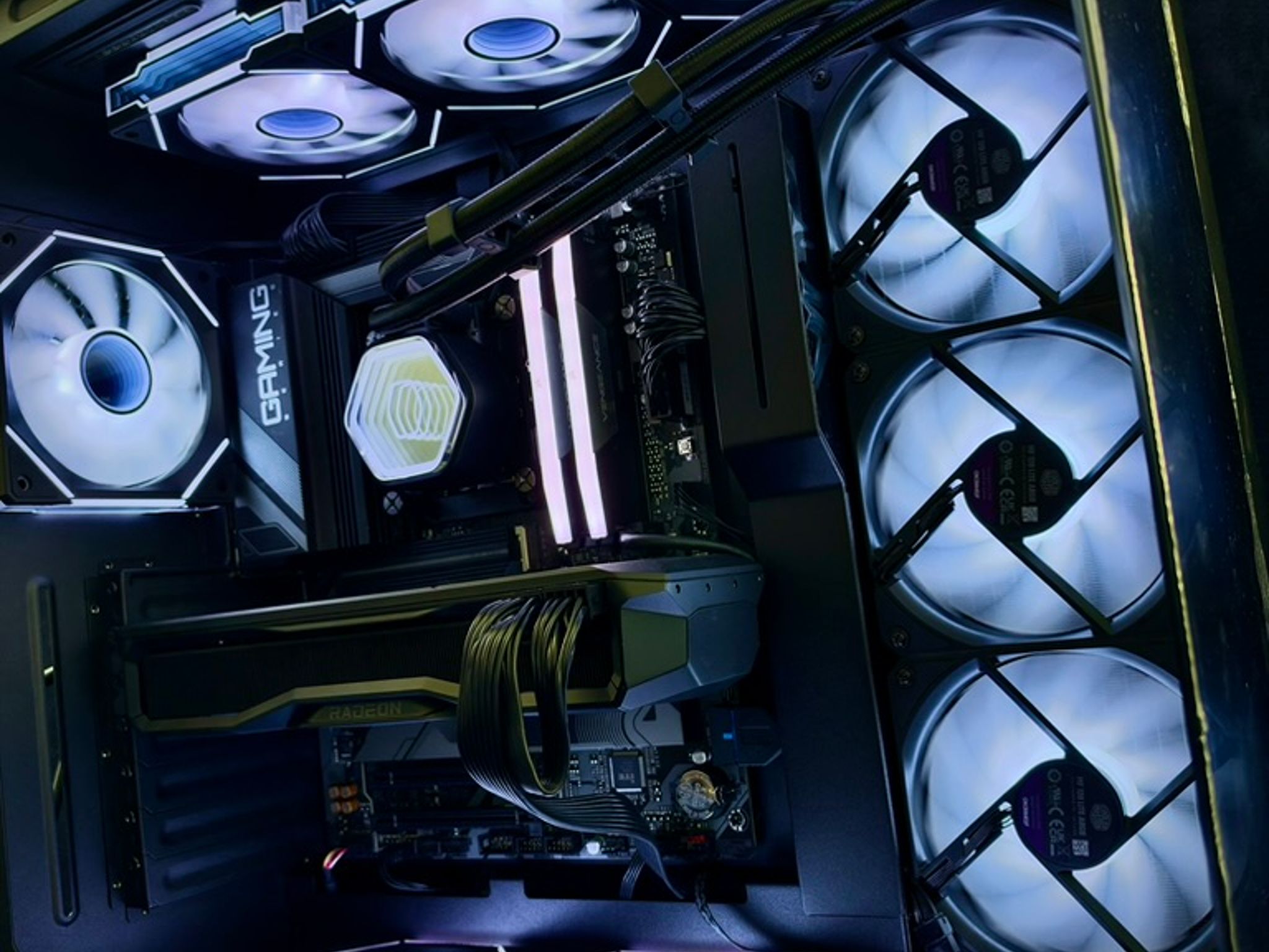 Gaming PC – Ryzen 7 7700X | RX 7900 XT 20GB | 32GB DDR5-6000 | 2TB NVMe | NZXT H9 Flow
