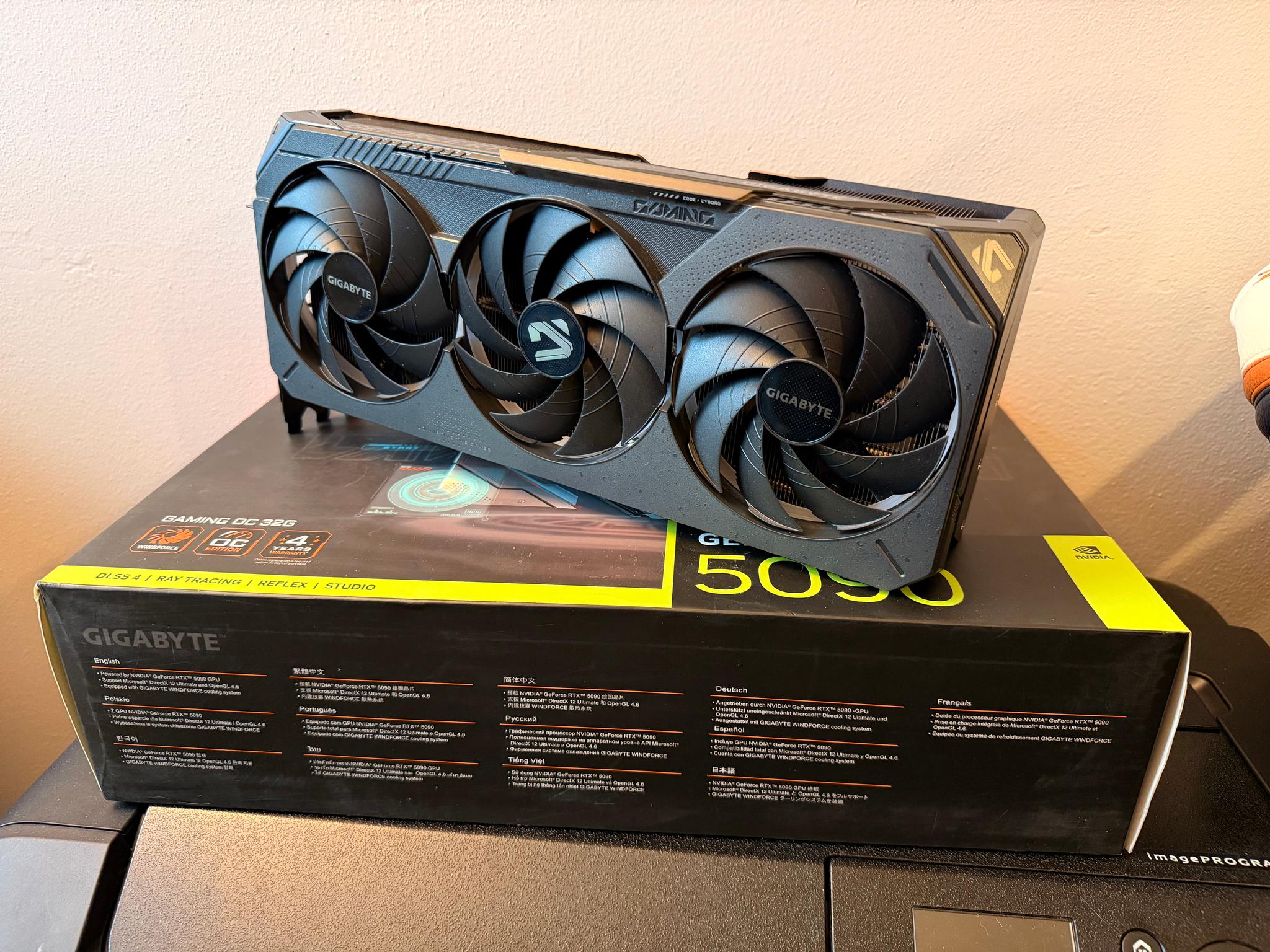Barely Used GIGABYTE GeForce RTX 5090 GAMING OC 32GB