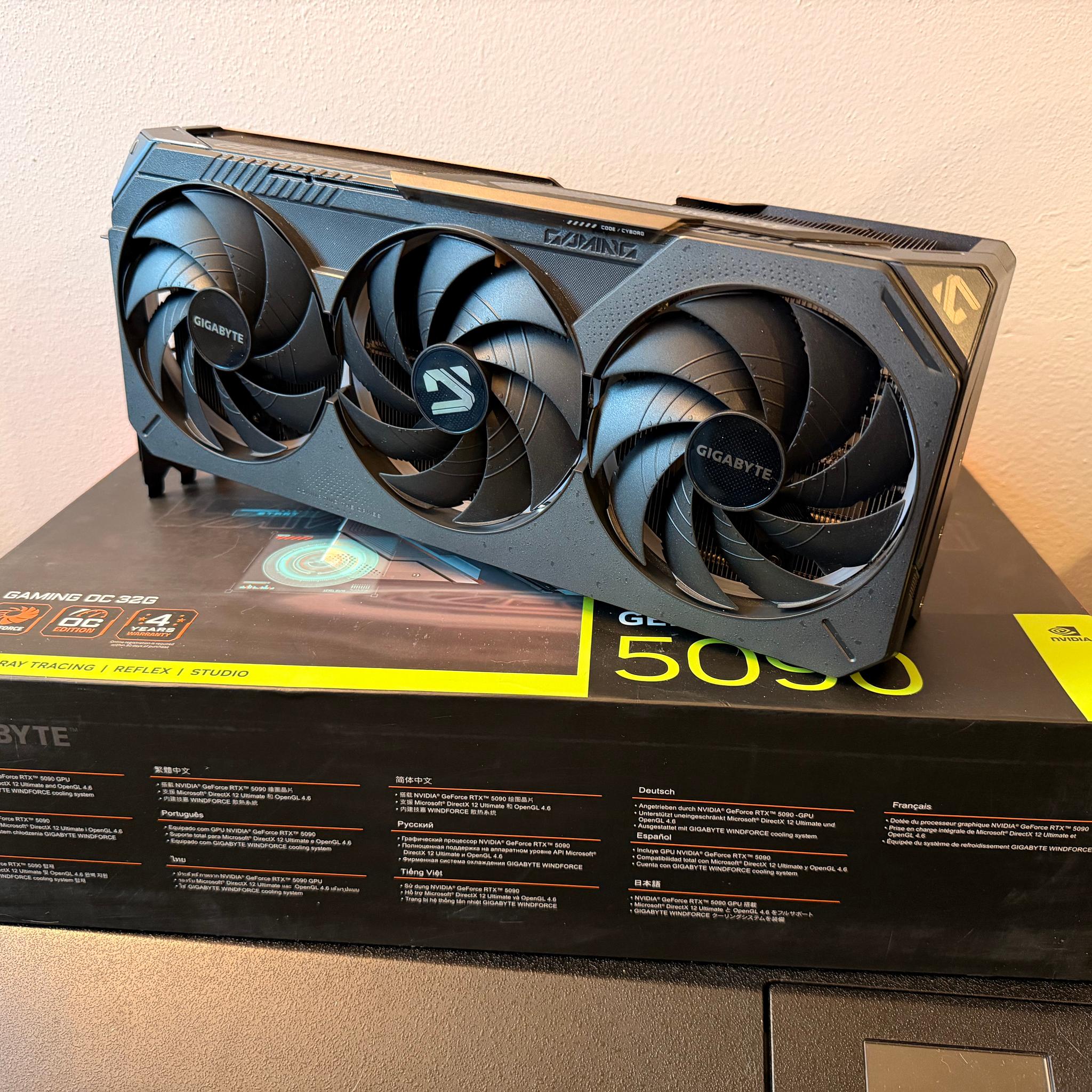 Barely Used GIGABYTE GeForce RTX 5090 GAMING OC 32GB