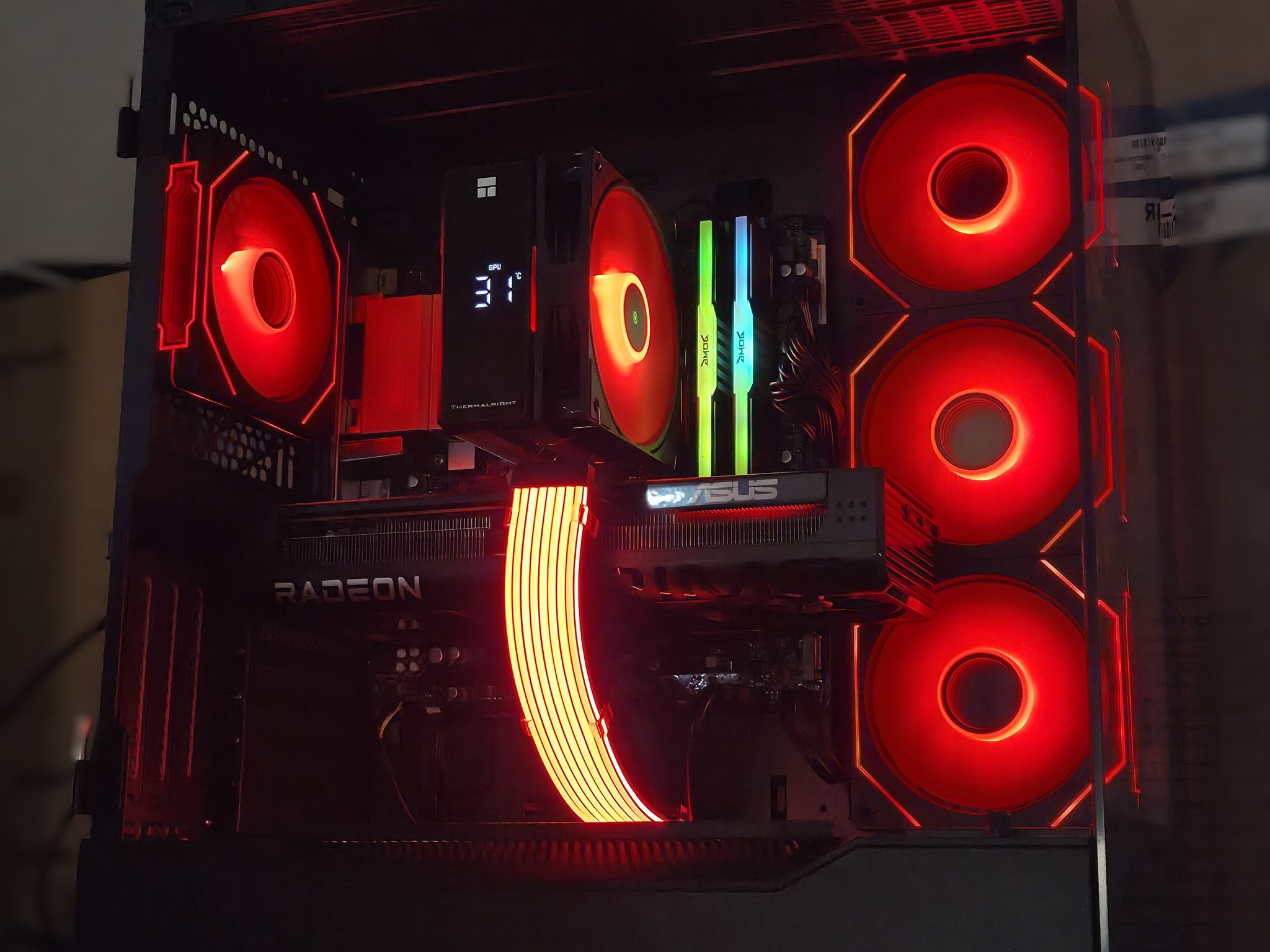 Magmadar!🔥– Ryzen 7 5800XT • RX 9060 XT • 32GB DDR4 • 1TB Gen4 NVMe • Temp Display