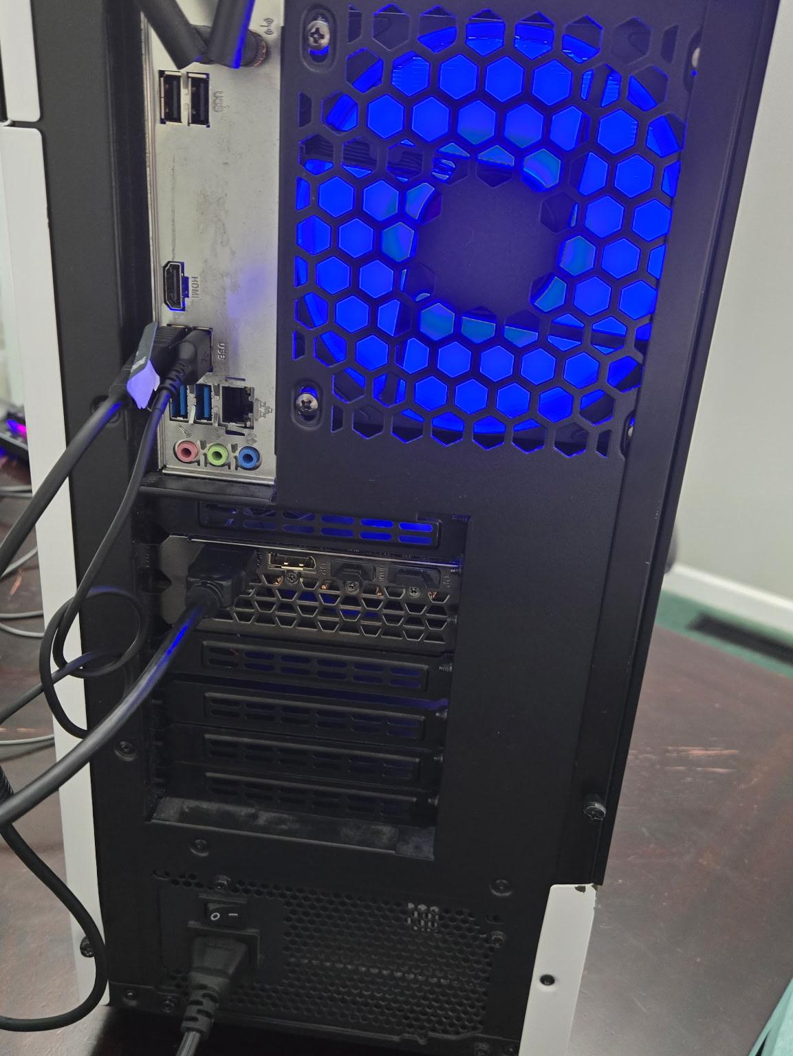 AMD Ryzen 7 3700x, Gigabyte NVIDIA GeForce RTX 3070 SSD M.2 1TB  Ram 32 GB  ASRock MB  800 GR PSU