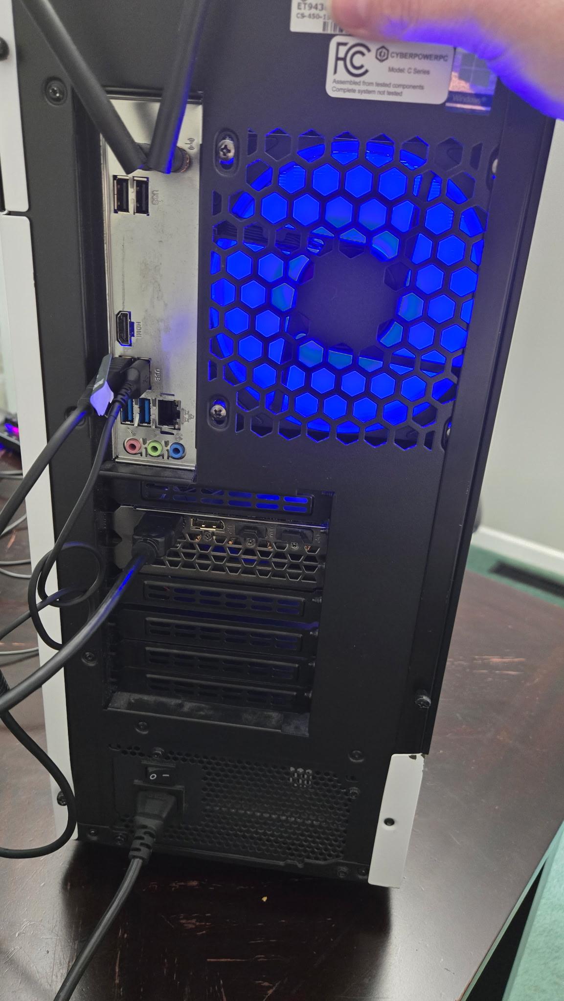 AMD Ryzen 7 3700x, Gigabyte NVIDIA GeForce RTX 3070 SSD M.2 1TB  Ram 32 GB  ASRock MB  800 GR PSU