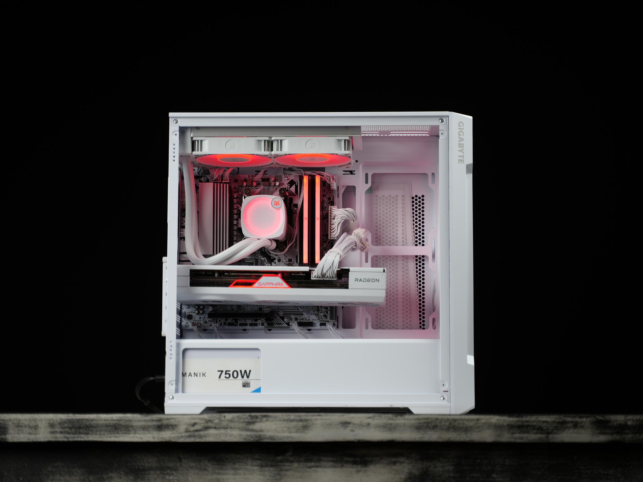 \ WF-52 / RX 7700 XT Ryzen 5 9600X 2.5TB 16GB DDR5 Windows 11 Gaming PC