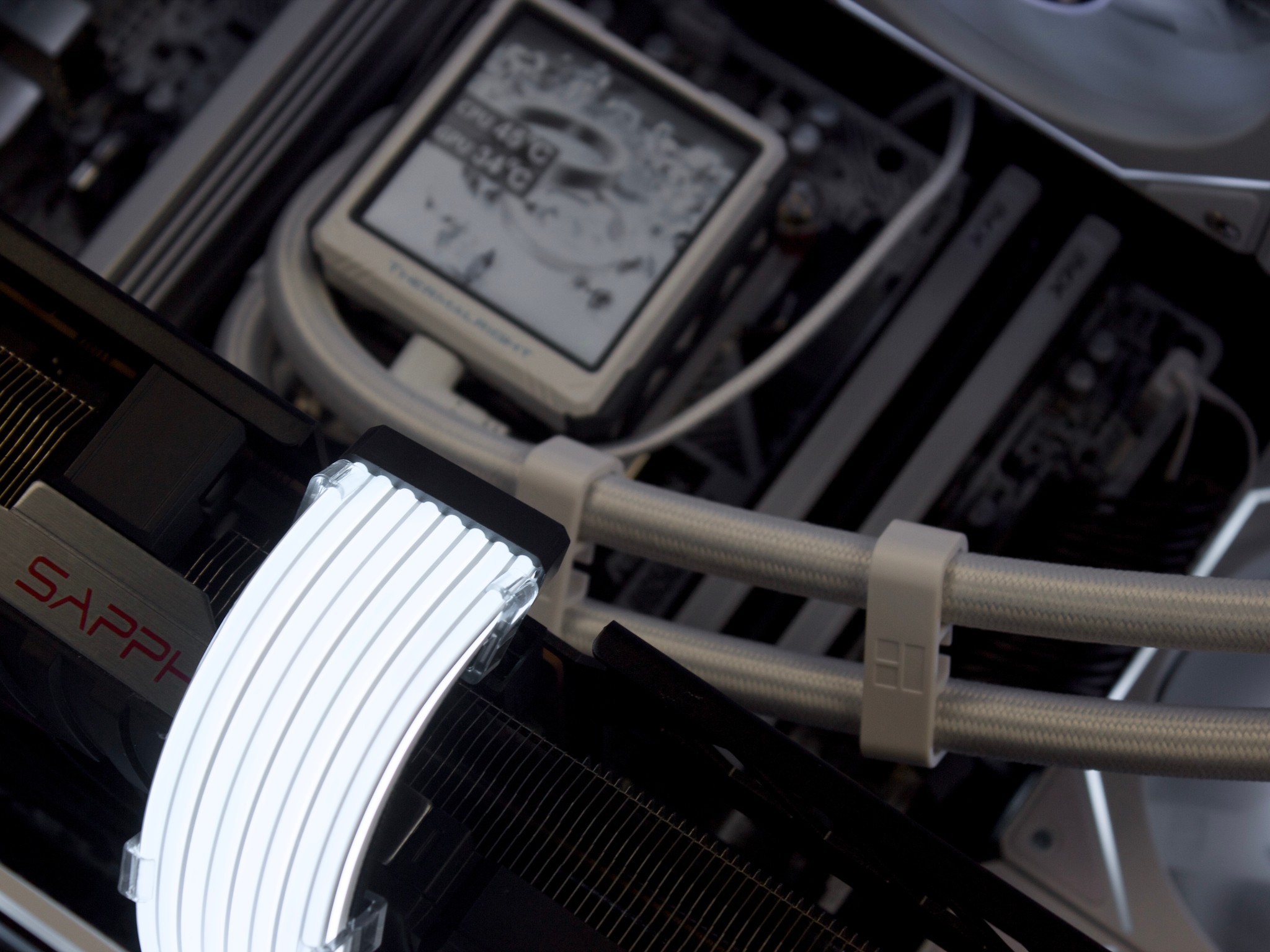 🧊⚡🗡️Panda - 1440P Gaming PC | RX 9070 XT, Ryzen 9 7900X3D, 32GB RAM, 2TB SSD | LCD Screen 🗡️⚡🧊