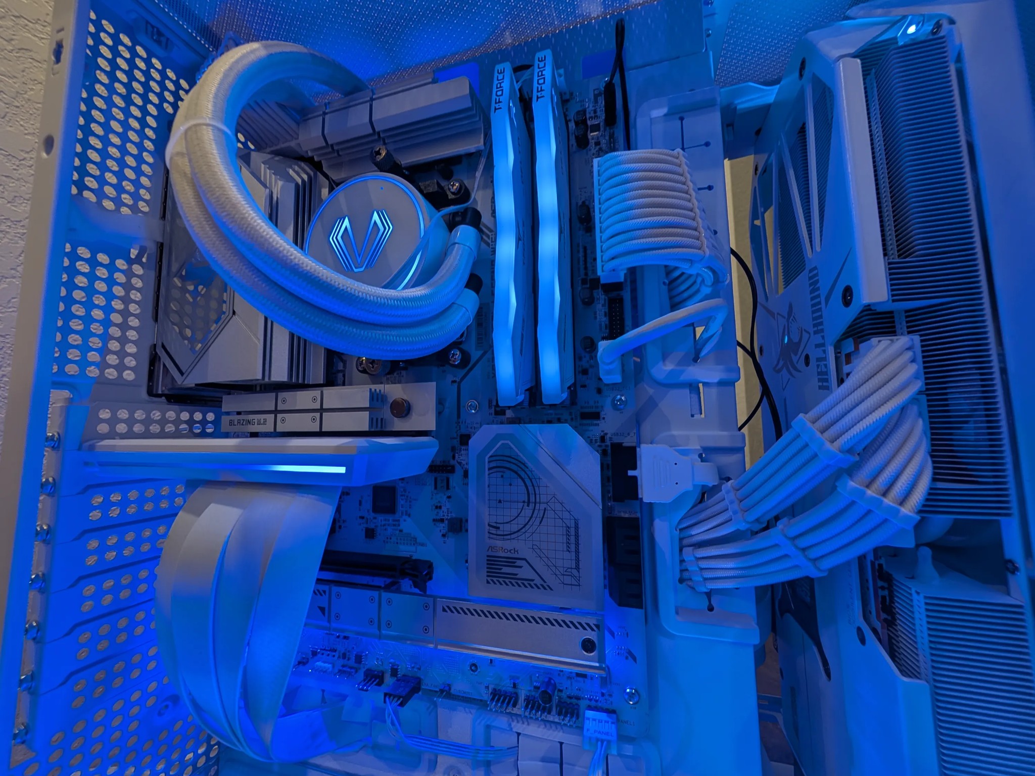 "The Mullet" | 7800X3D | RX 9070 XT | 3TB NVME | 32GB DDR5
