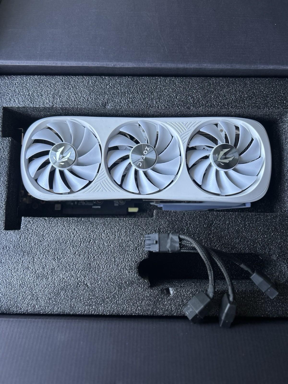 ZOTAC GAMING Trinity OC GeForce RTX 4070 Ti SUPER