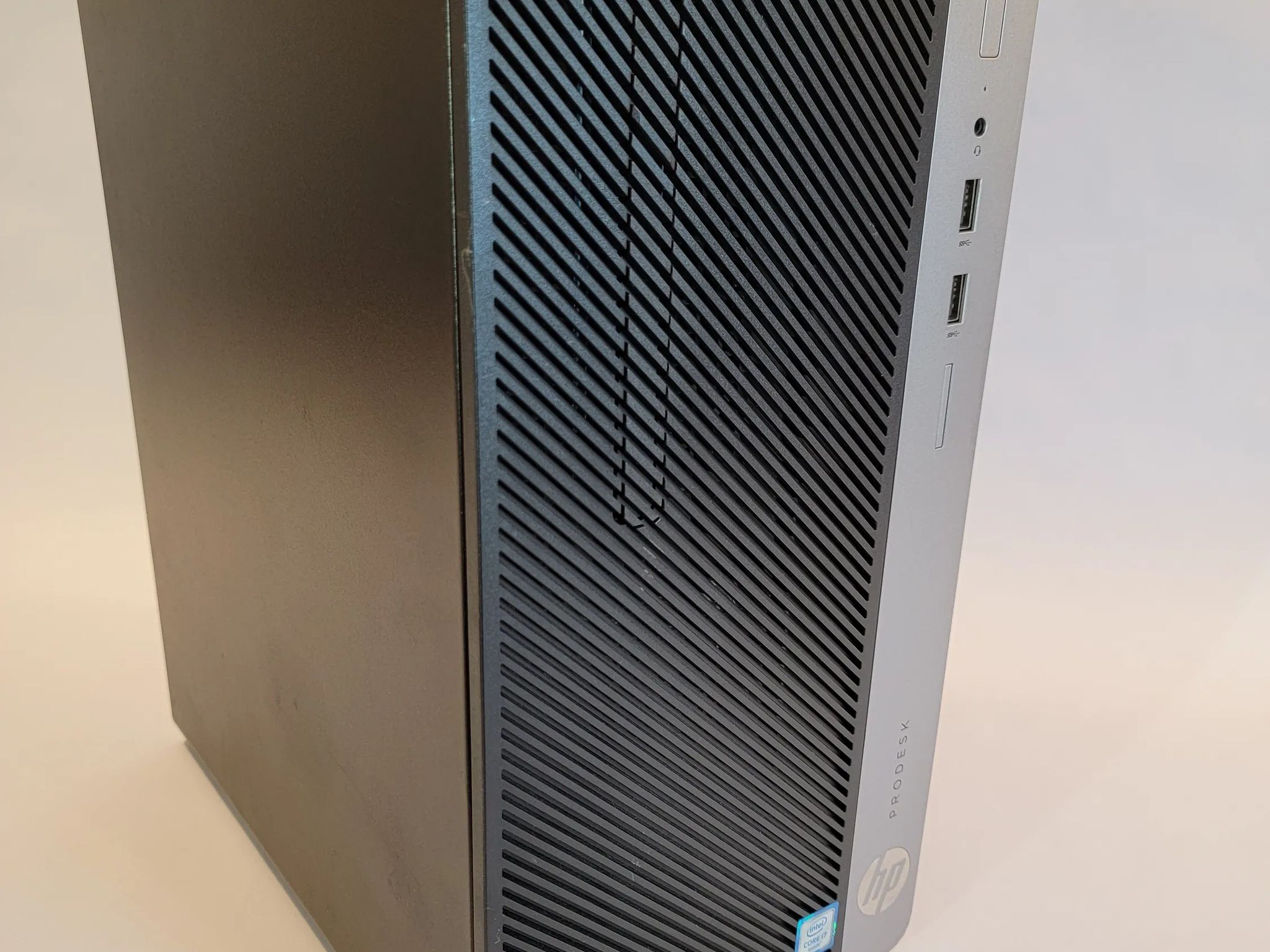 i7 6700/rx 6600m 2TB m.2 SSD. Gaming Workstation (Ultimate price to performance PC)