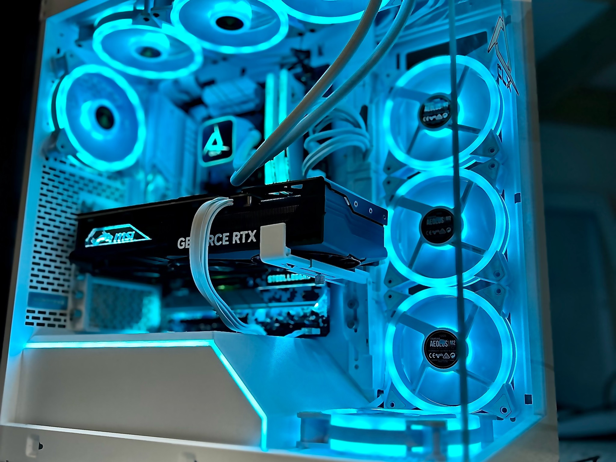 CLX Horus gaming pc, 4090, Intel Core i9-14900KF, 64 gigs DDR5 5600, 360mm AIO, 1050w power supply