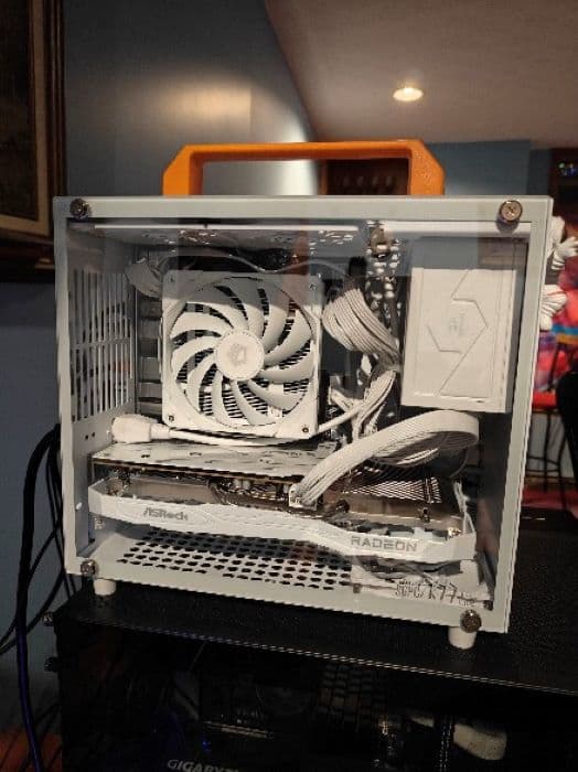 Small itx Ryzen 5600/ASRock 6600 32 gig ddr4