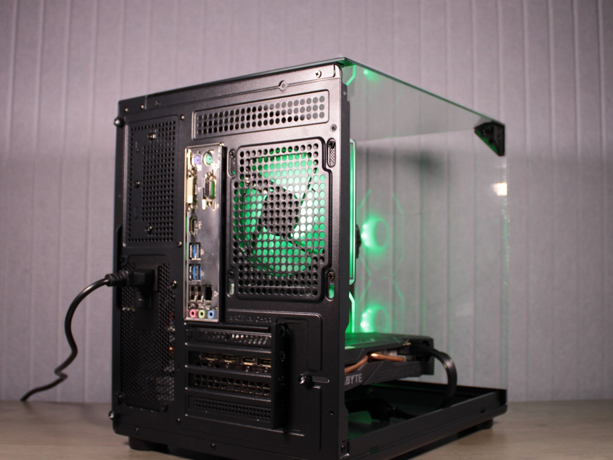 GTX 1660 Ti | Ryzen 5 2600 | 16 gb DDR4 3000 MHz | 512 GB M.2 | WiFi | Win 11 Activated