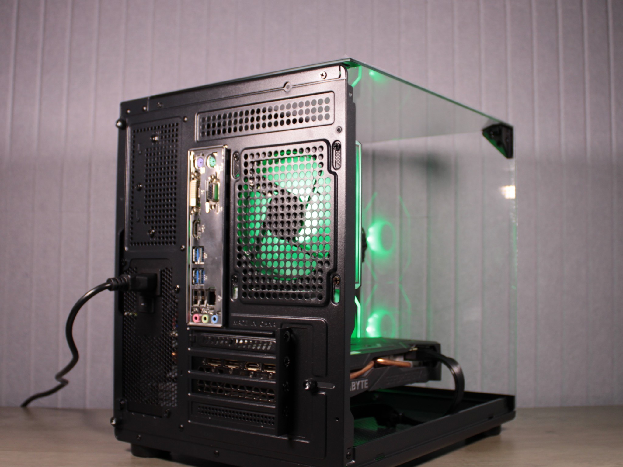 GTX 1660 Ti | Ryzen 5 2600 | 16 gb DDR4 3000 MHz | 512 GB M.2 | WiFi | Win 11 Activated