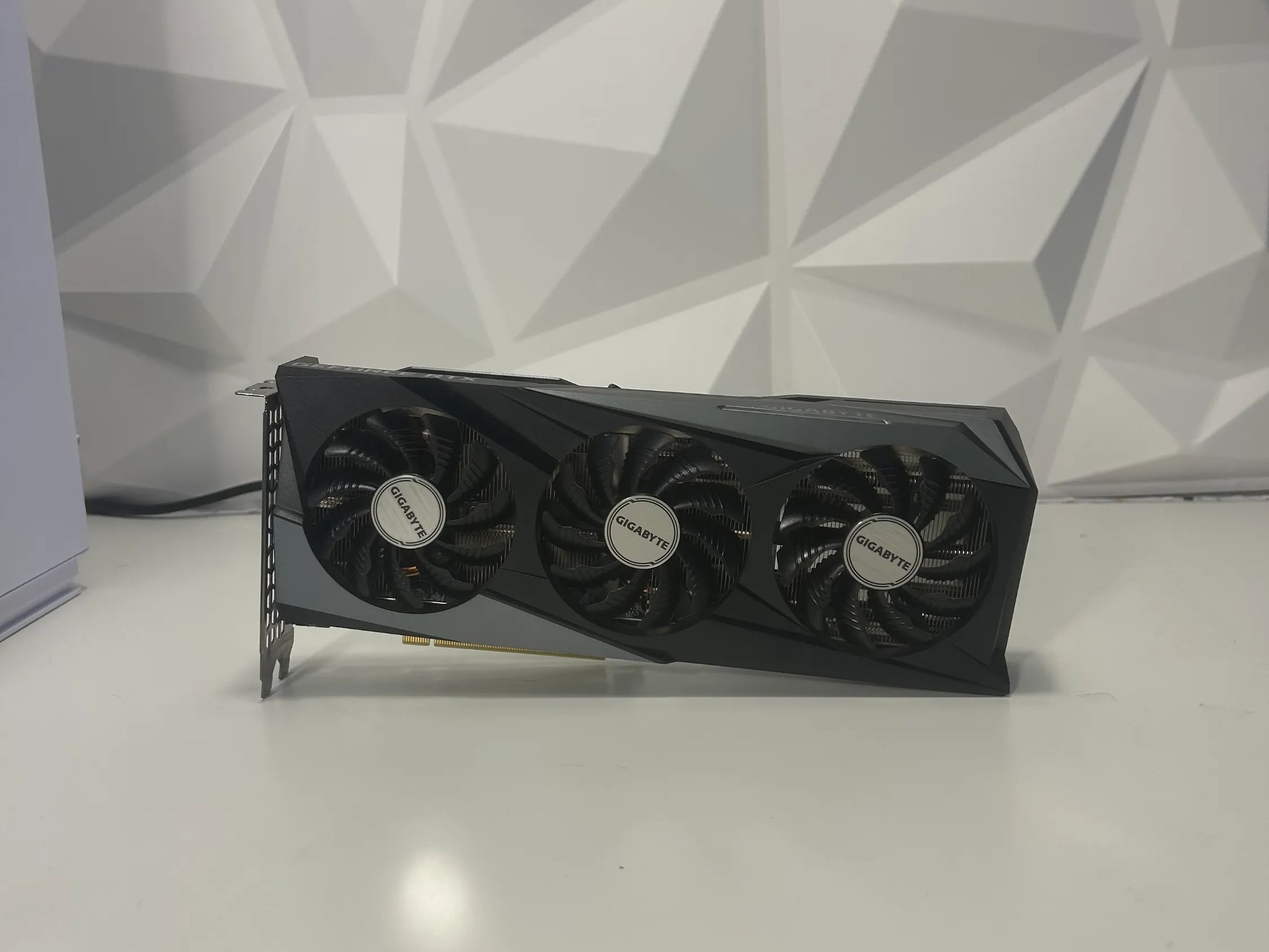 *ARTIFACTS* RTX 3060 12GB GDDR6 Gigabyte WindForce