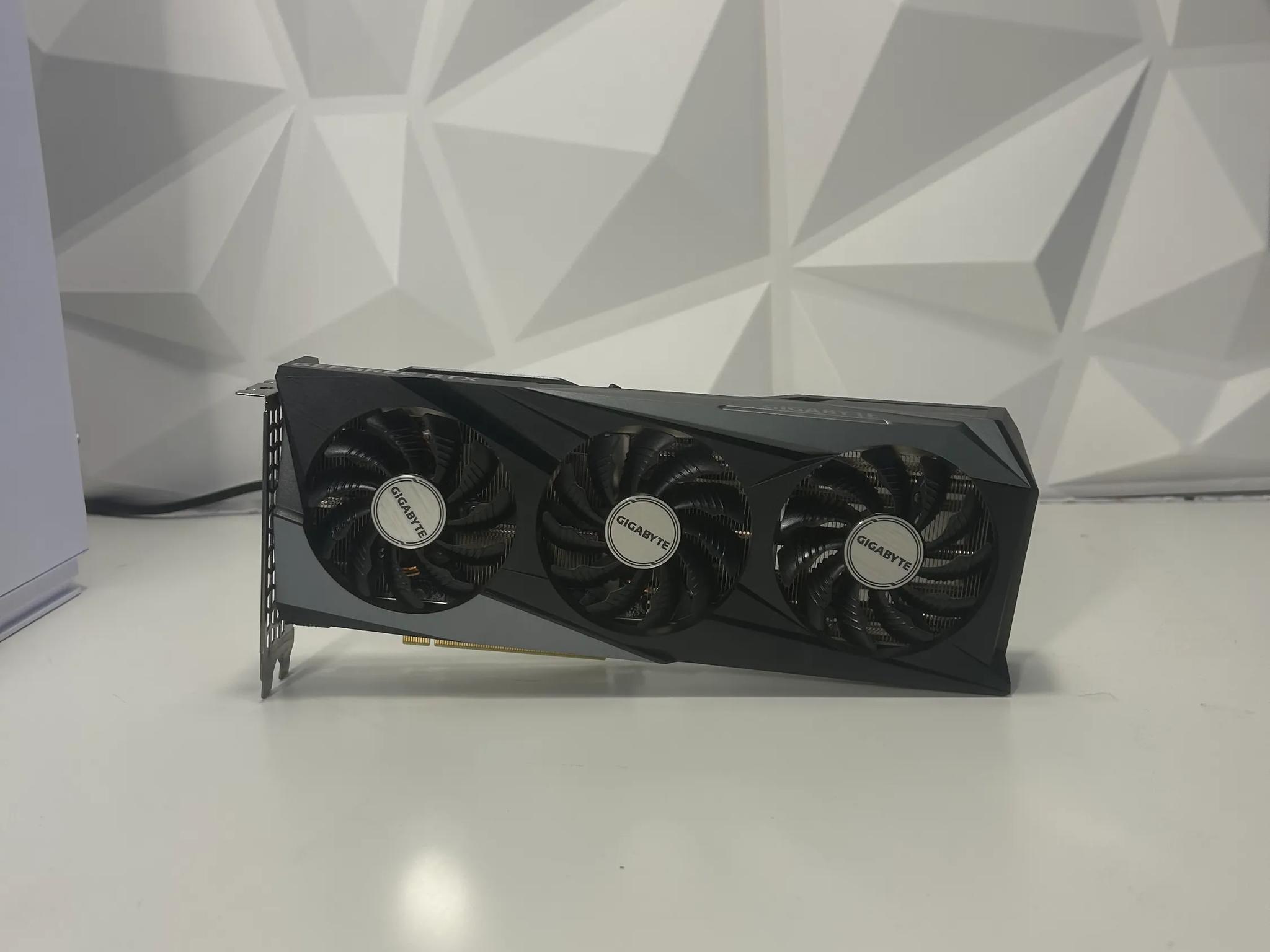 *ARTIFACTS* RTX 3060 12GB GDDR6 Gigabyte WindForce