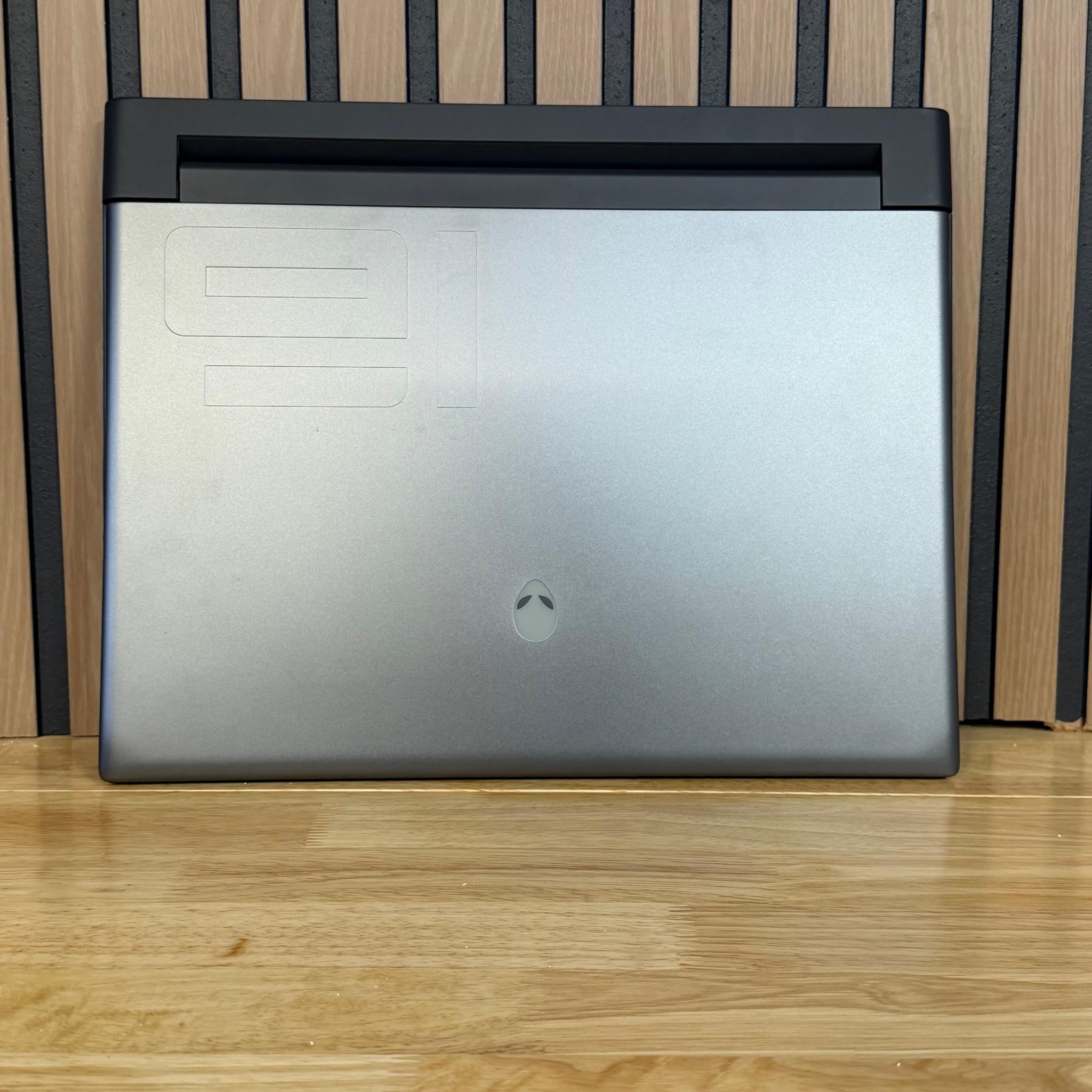 Alienware m16 R1 Gaming Laptop RTX 4070 Ryzen 9 7845HX 32GB RAM 1TB NVMe