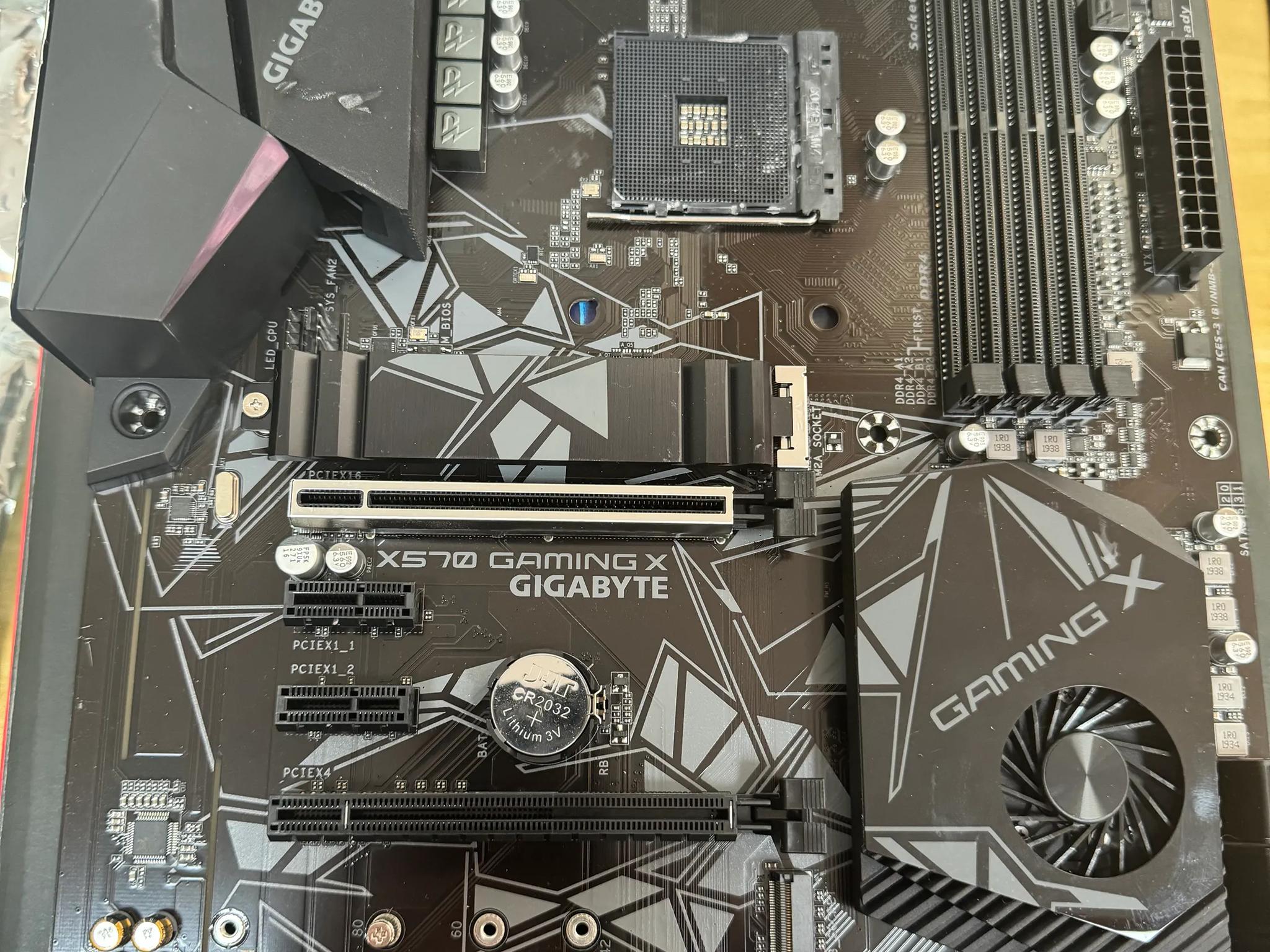 Gigabyte X570 Gaming X Motherboard - Socket AM4
