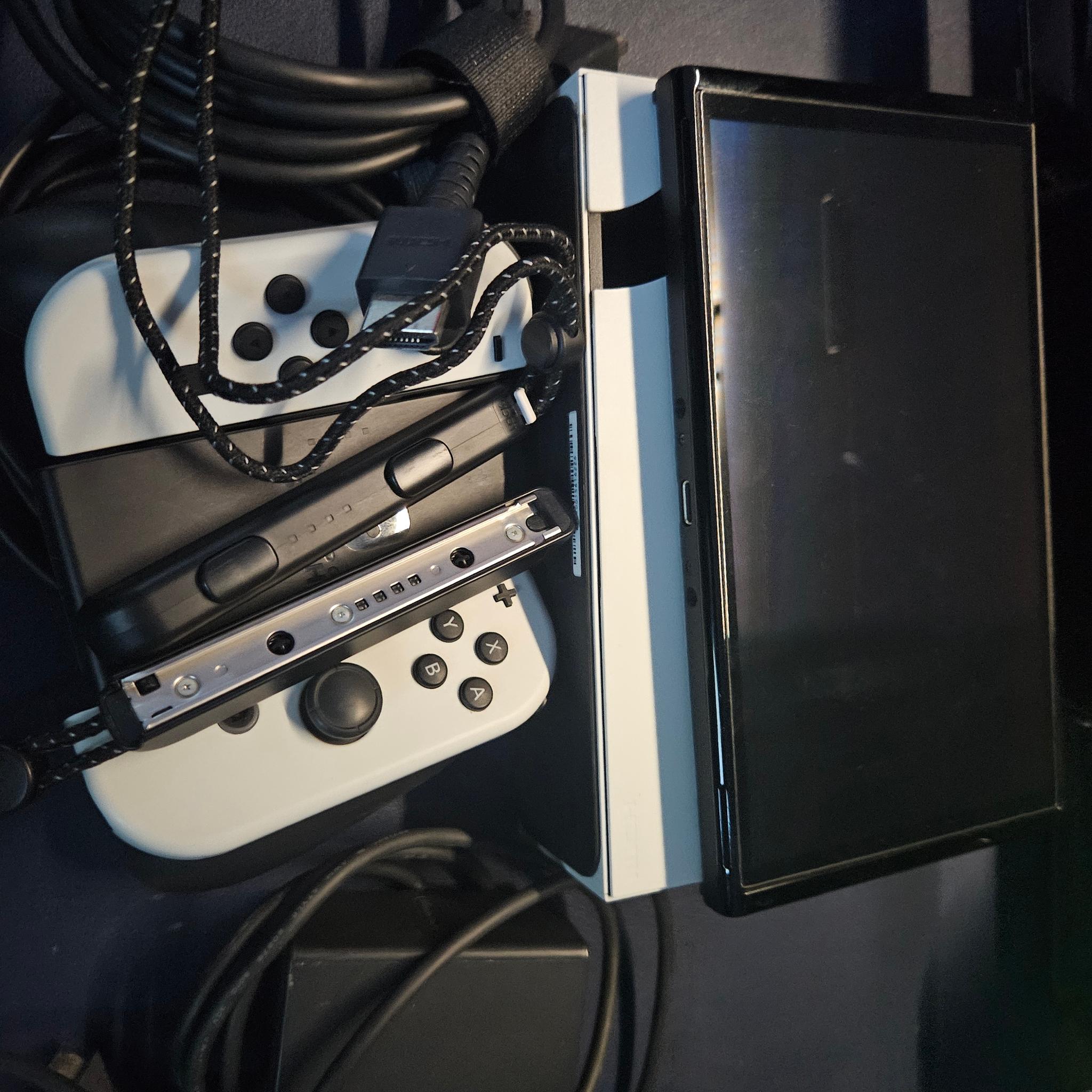 Nintendo Switch Oled w/ Accesories