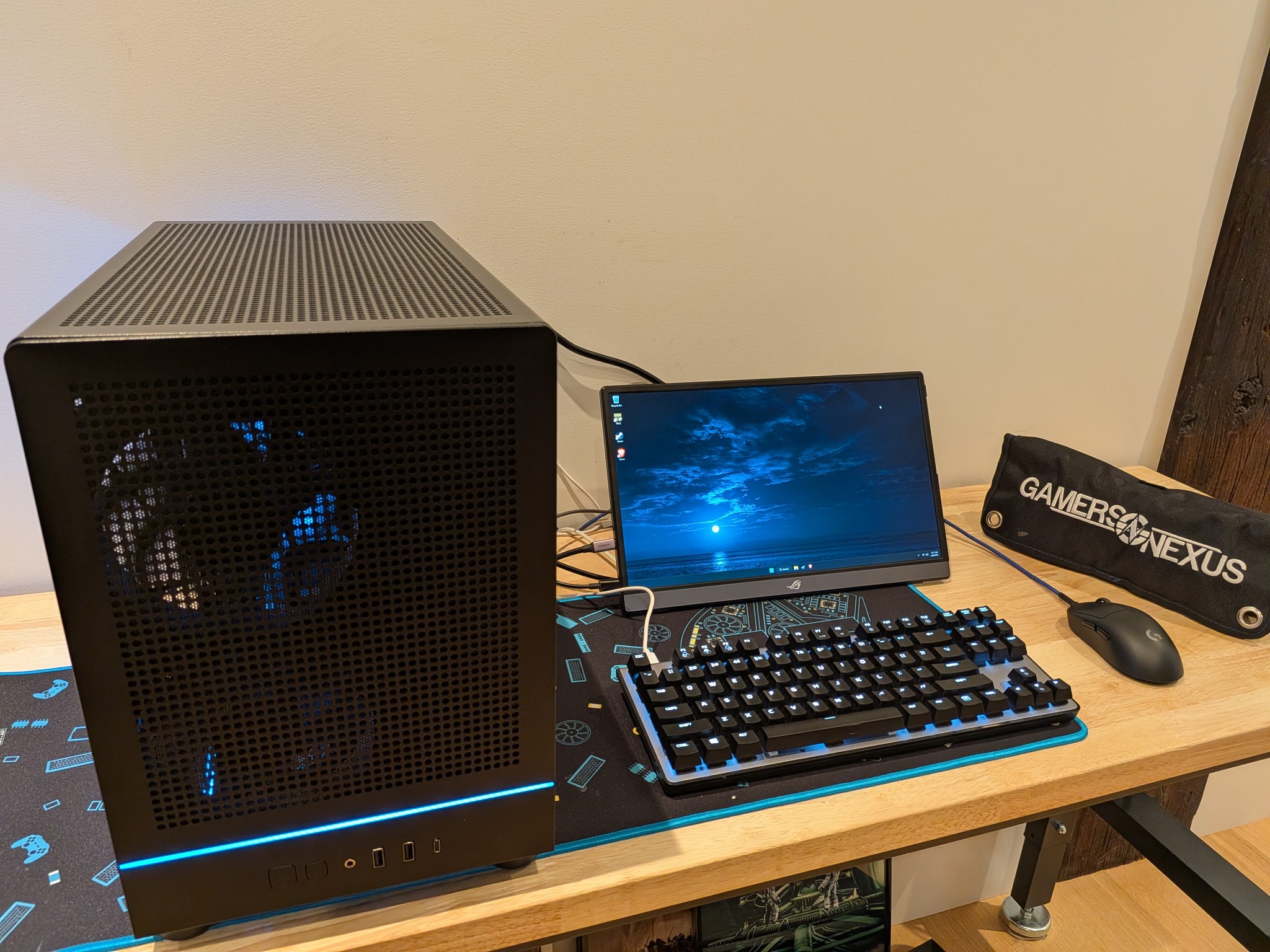 4K Aqua - RX 9070 XT, Ryzen 7 9700X, 32 GB DDR5 RAM, 2 TB Gen 4 NVME, Liquid Cooled, RGB