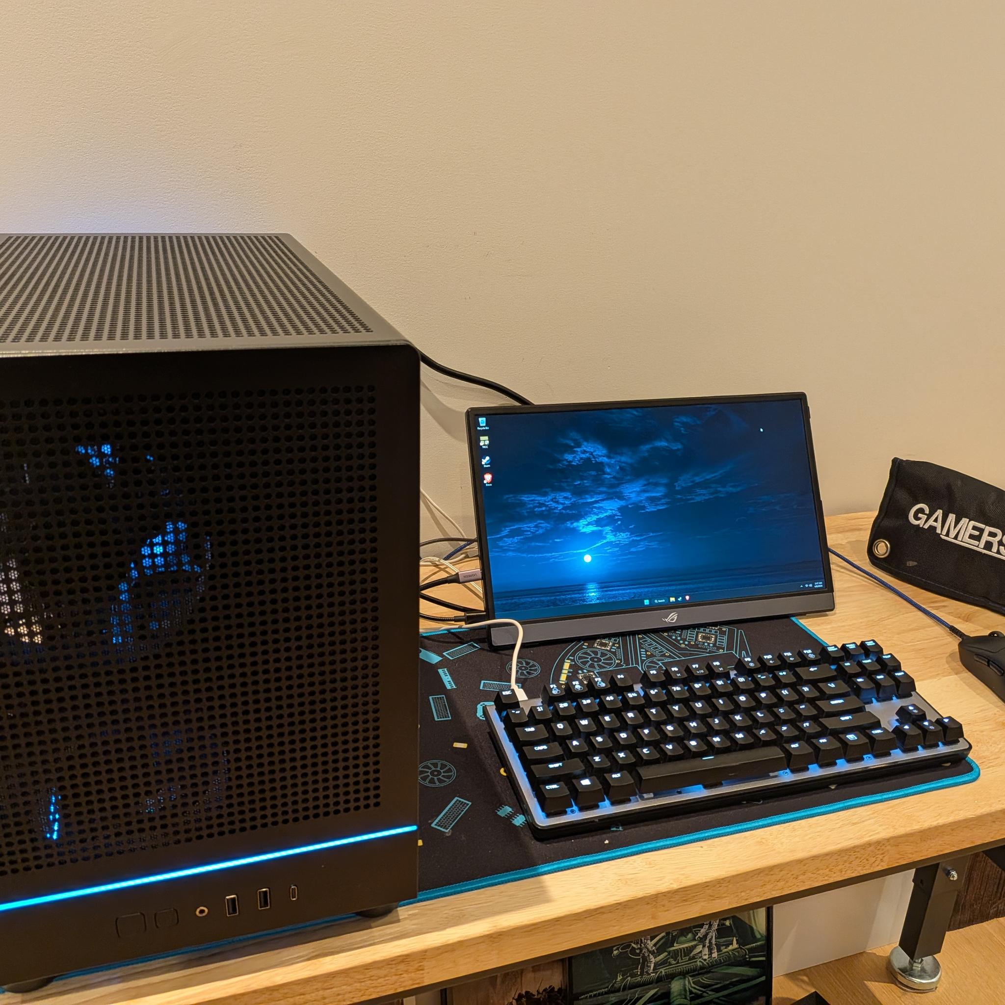 4K Aqua - RX 9070 XT, Ryzen 7 9700X, 32 GB DDR5 RAM, 2 TB Gen 4 NVME, Liquid Cooled, RGB
